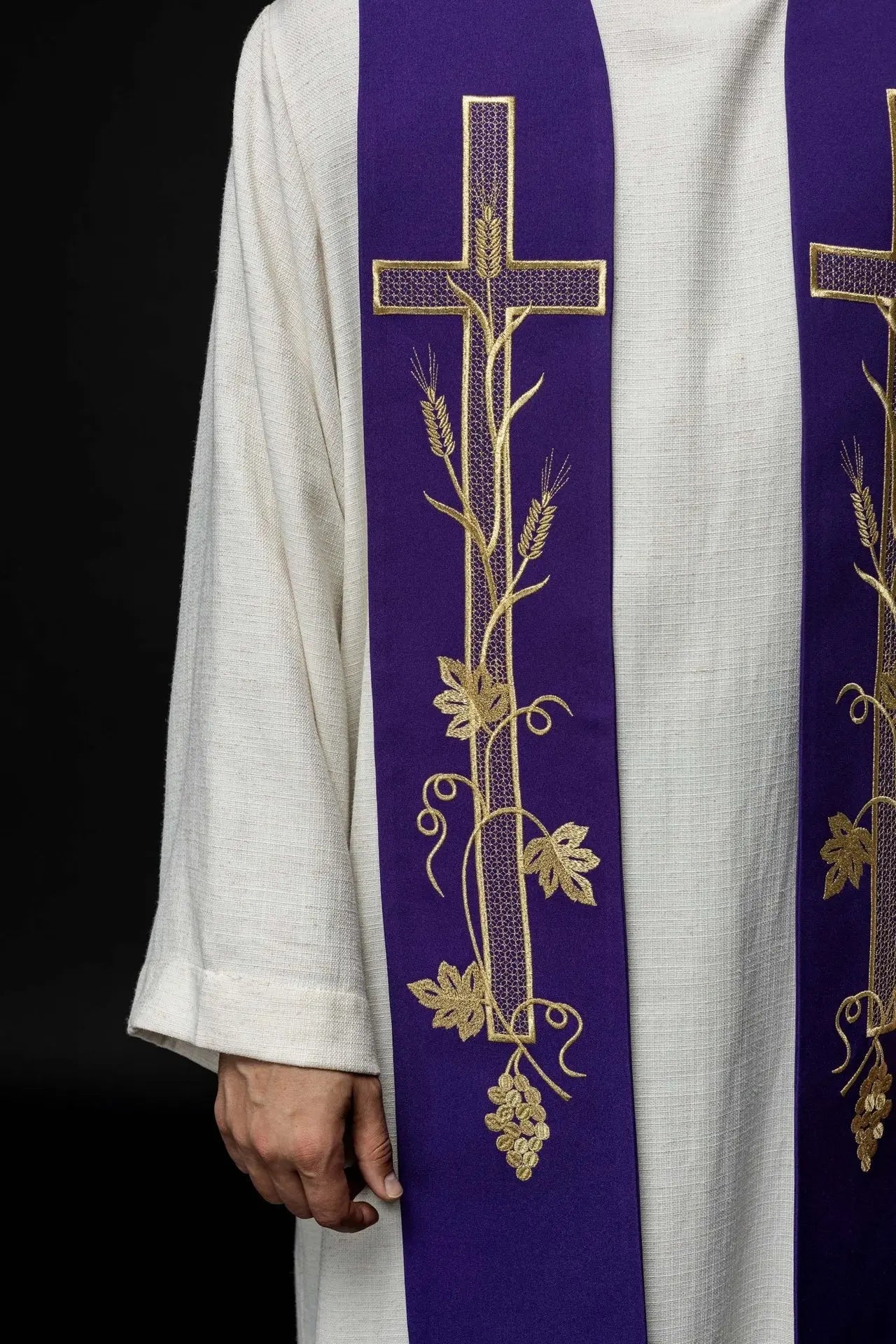 Étole violette de prêtre brodée Croix