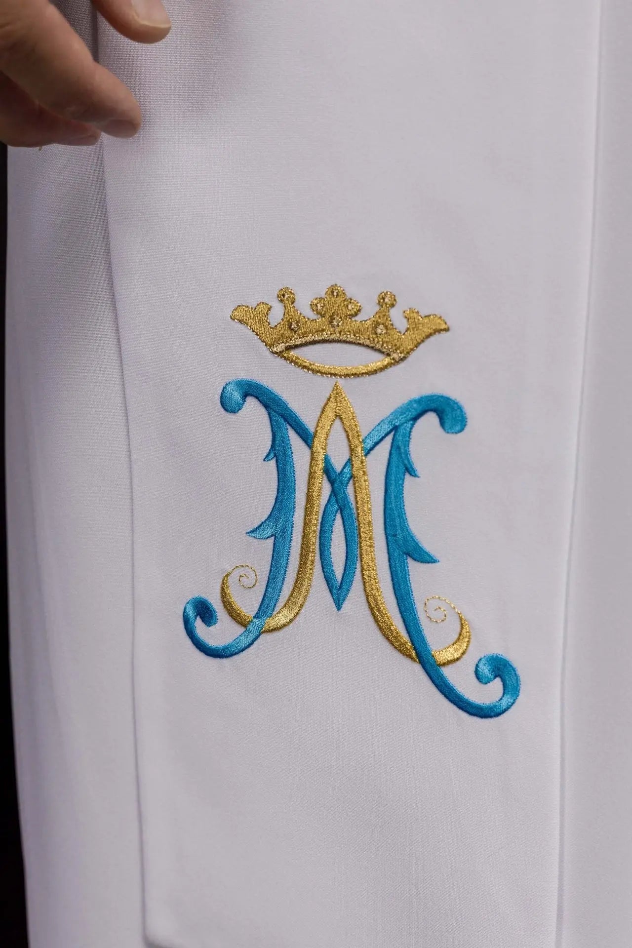 Embroidered white Marian priest's stole