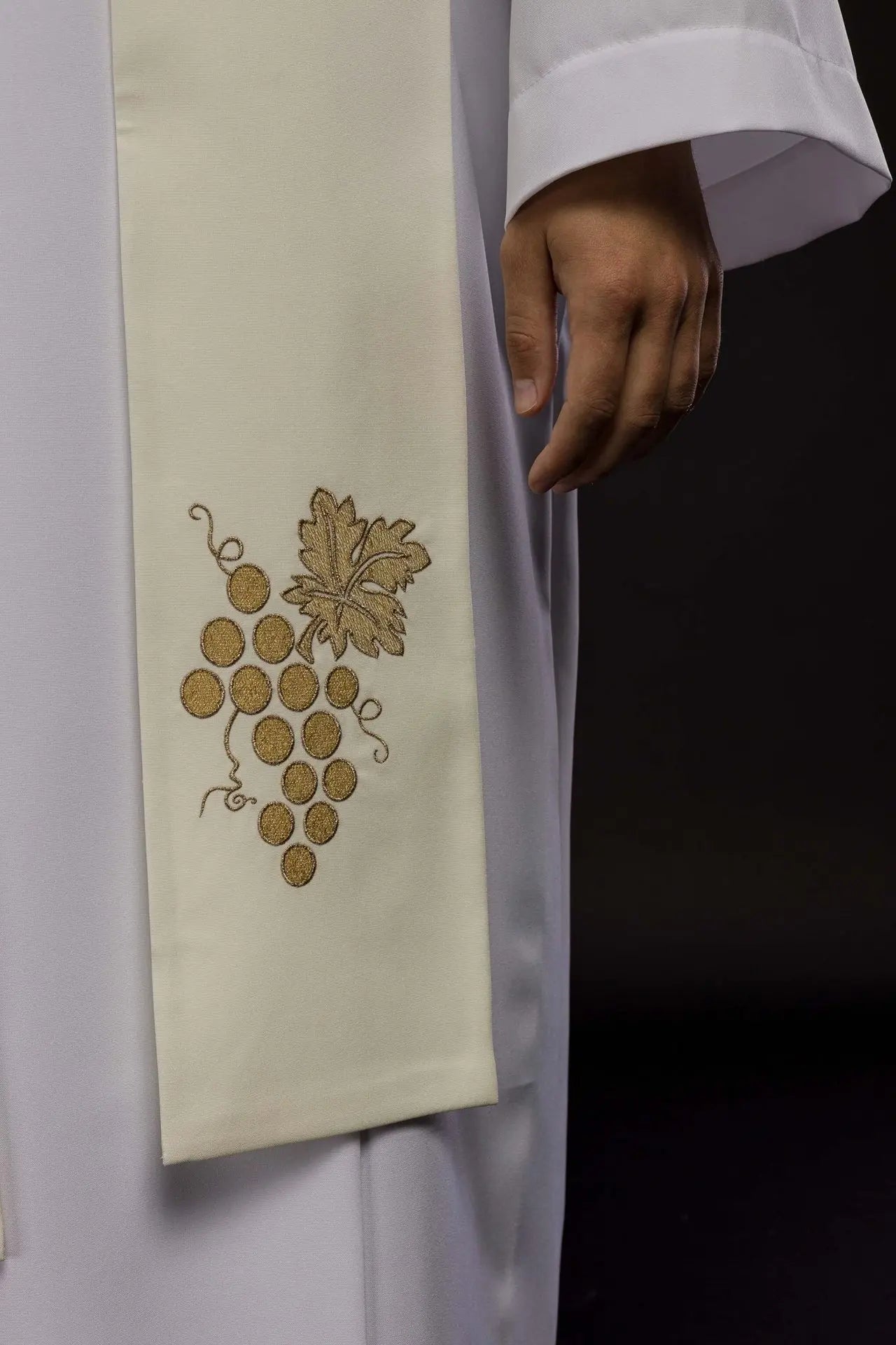 Étoles de prêtre brodées IHS avec raisins écru