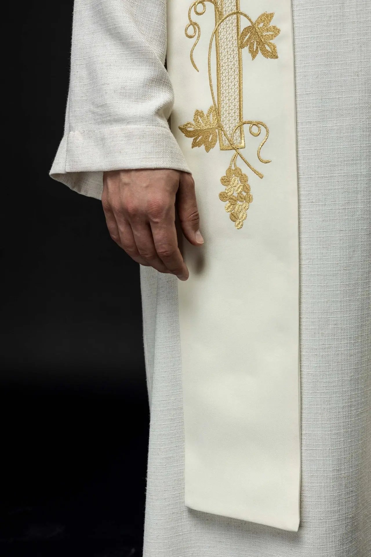 Embroidered priest's stole Cross ecru