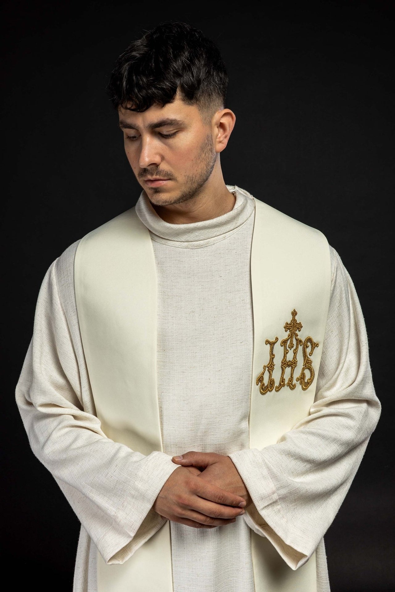 Stuła kapłańska haftowana Krzyż i IHS ecru