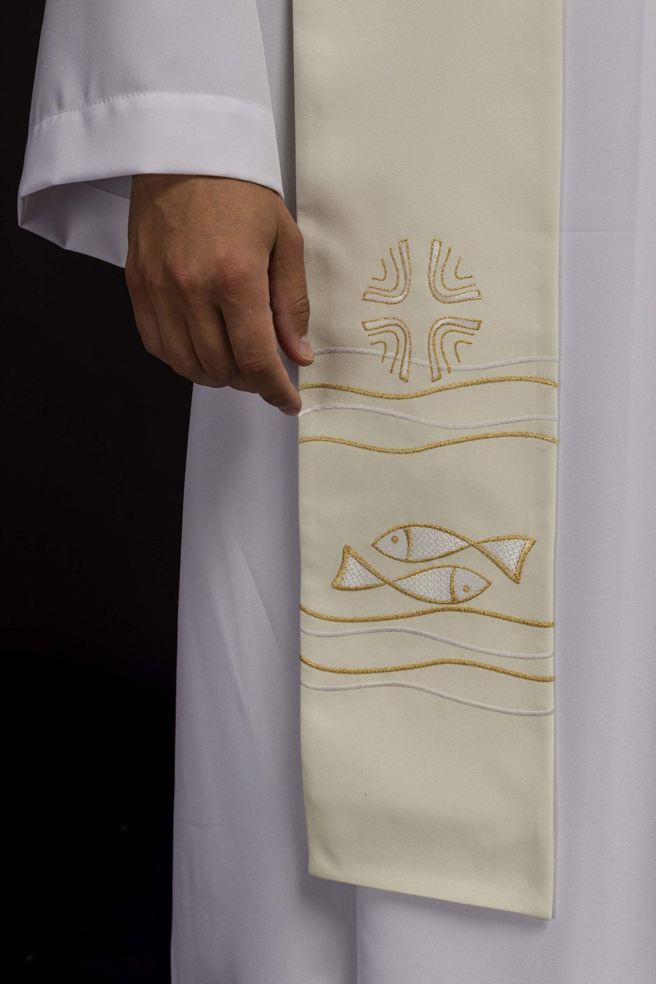 Stuła kapłańska haftowana z wzorem Ryb w kolorze ecru