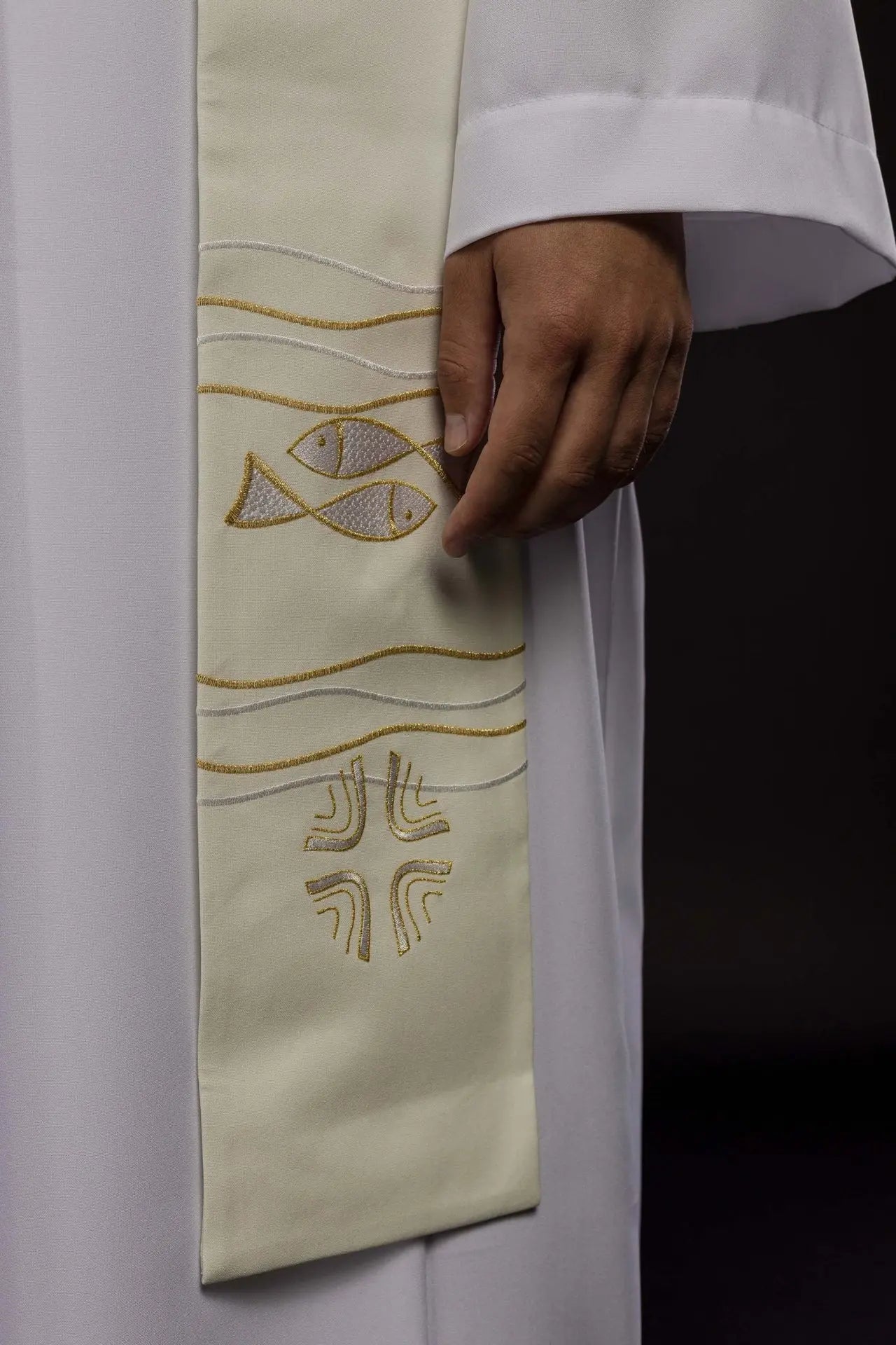 Embroidered priest's stole with fish pattern in ecru colour