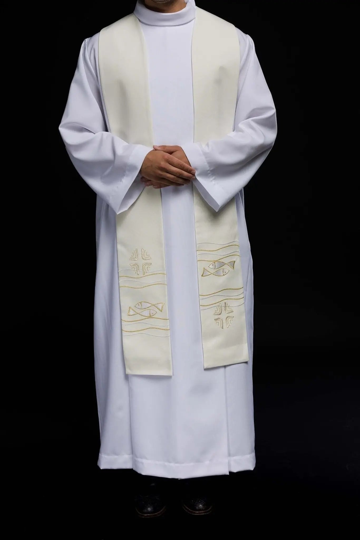 Embroidered priest's stole with fish pattern in ecru colour