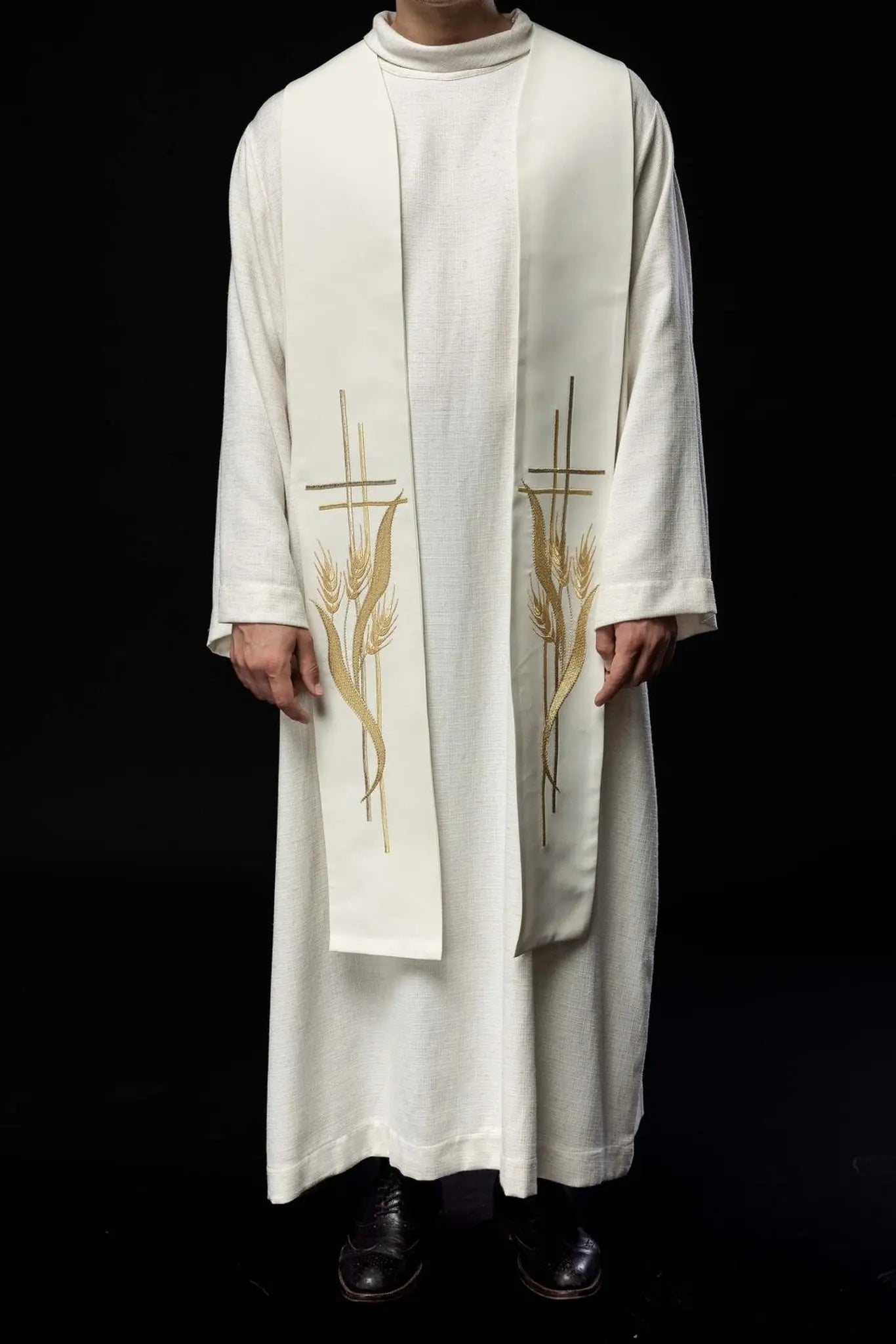 Étole de prêtre brodée avec croix décorée en écru