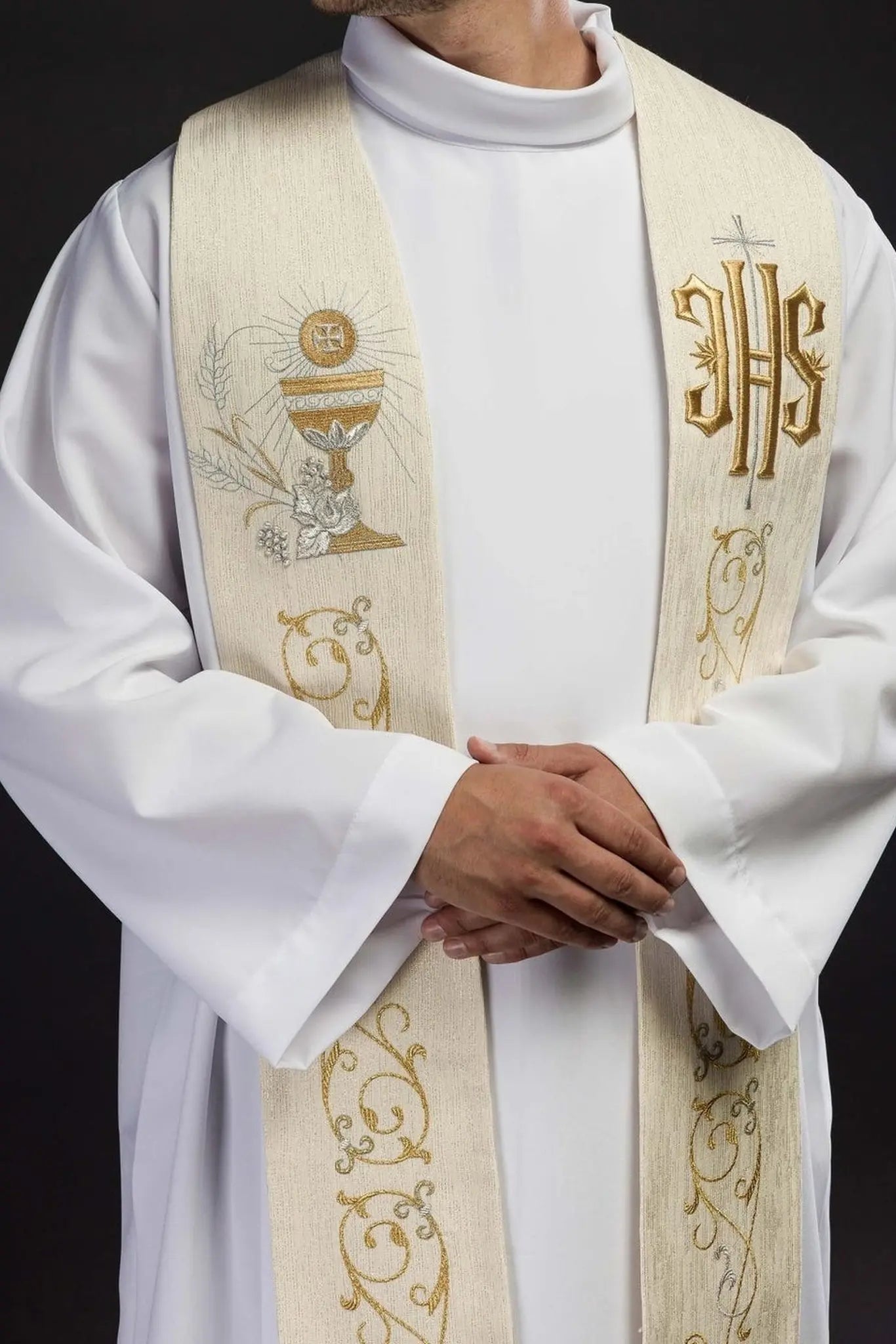 Étole de prêtre avec IHS brodé et calice eucharistique écru