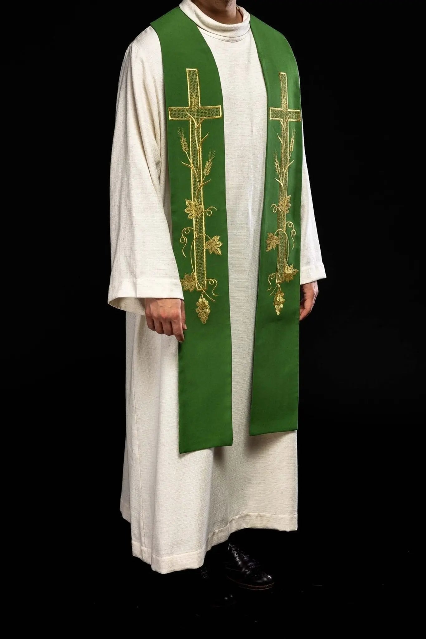 Green embroidered priest's stole Cross