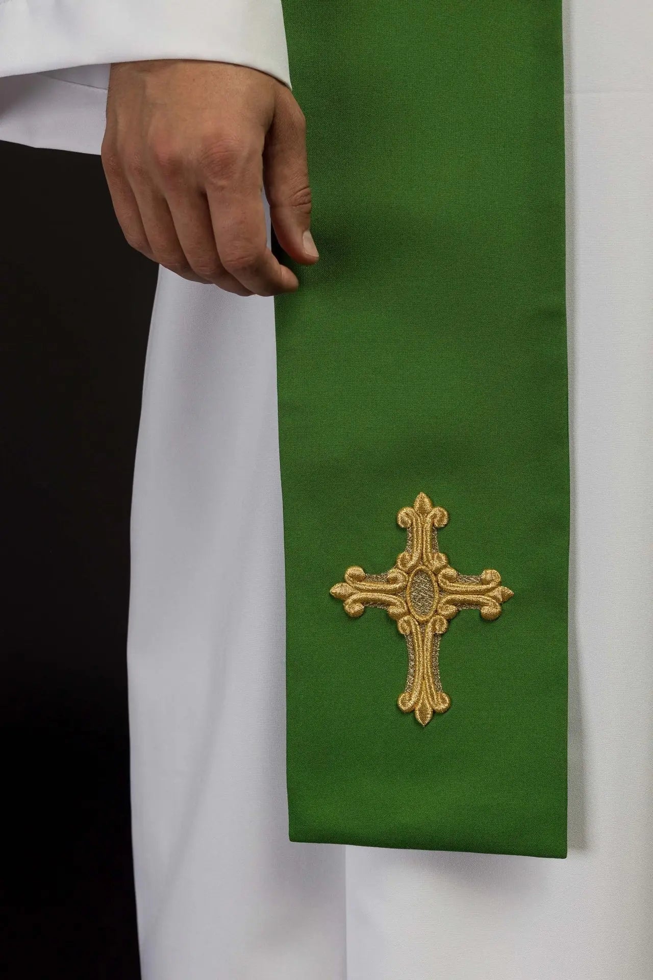 Étola verte de prêtre brodée avec croix et IHS verte