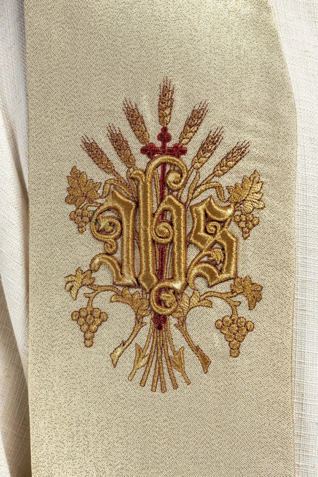 Étole de prêtre brodée en or