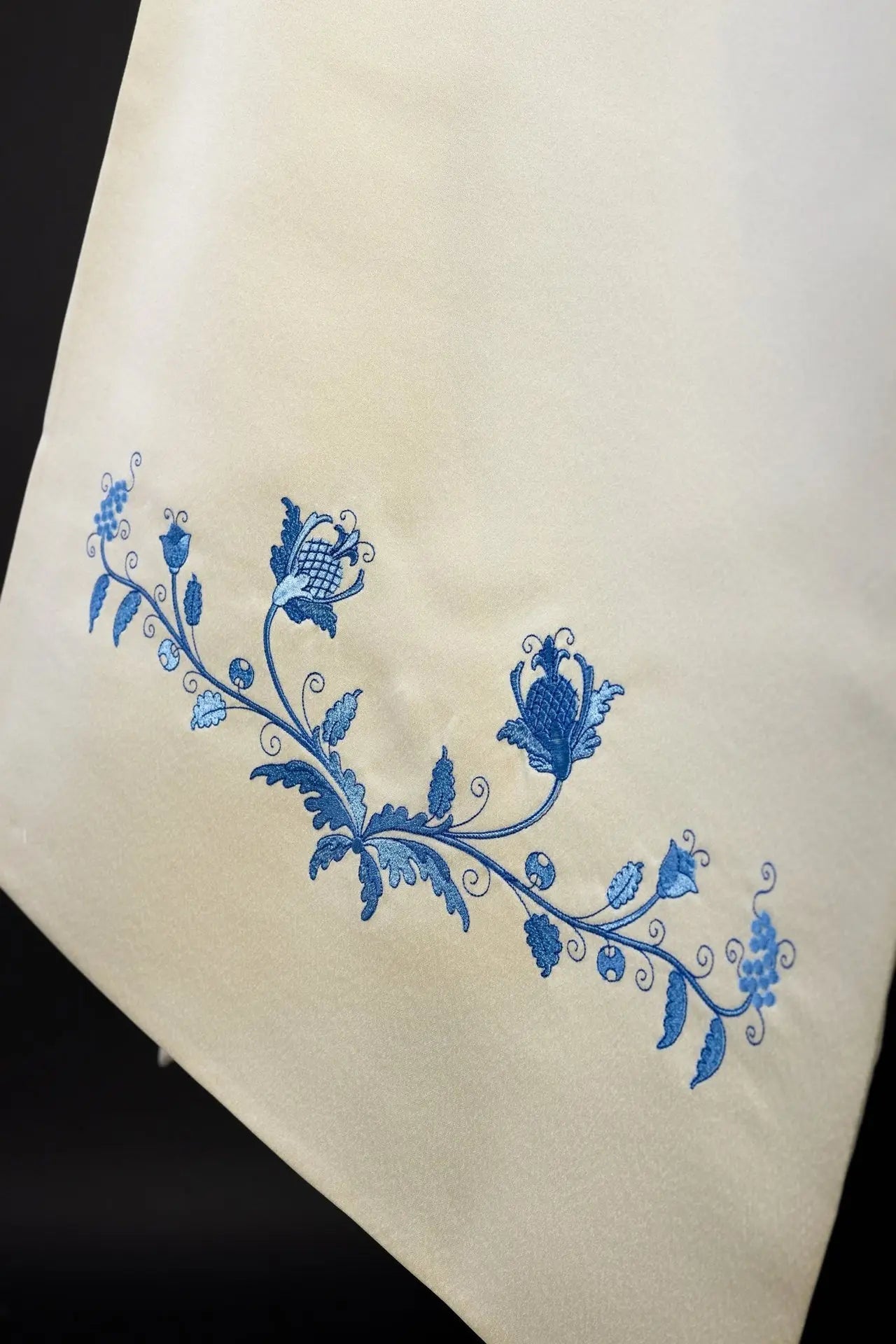 Voile brodé de Marie écru
