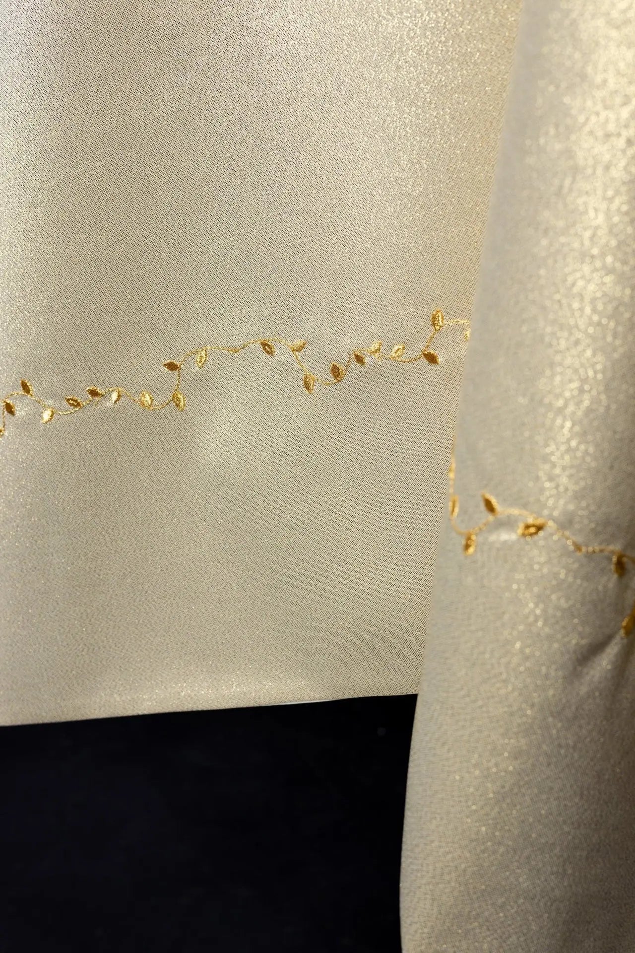 Voile liturgique avec broderie de croix dorée
