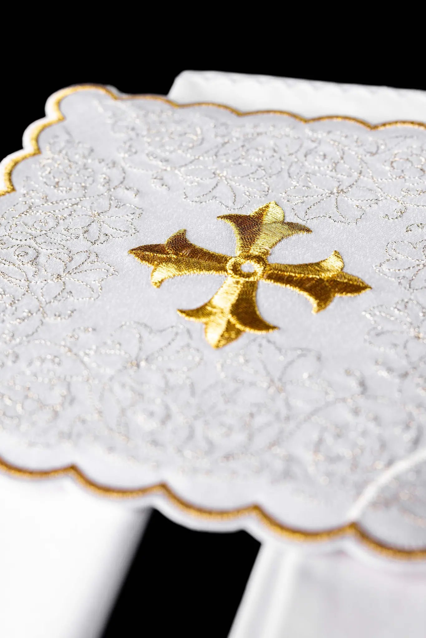 White chalice linen set with gold cross embroidery - HAFTINA ATELIER