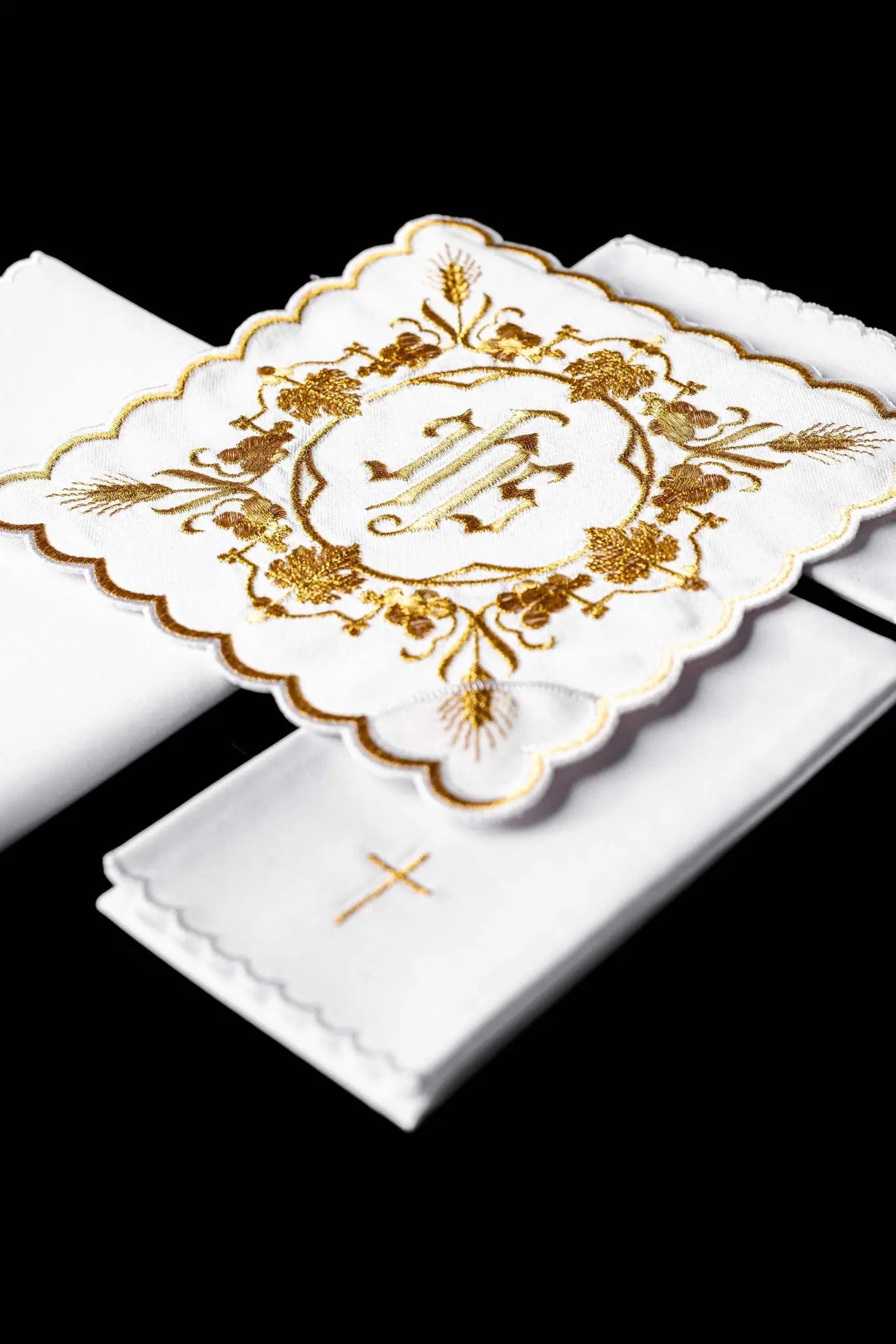 White chalice linen set with IHS embroidery - HAFTINA ATELIER