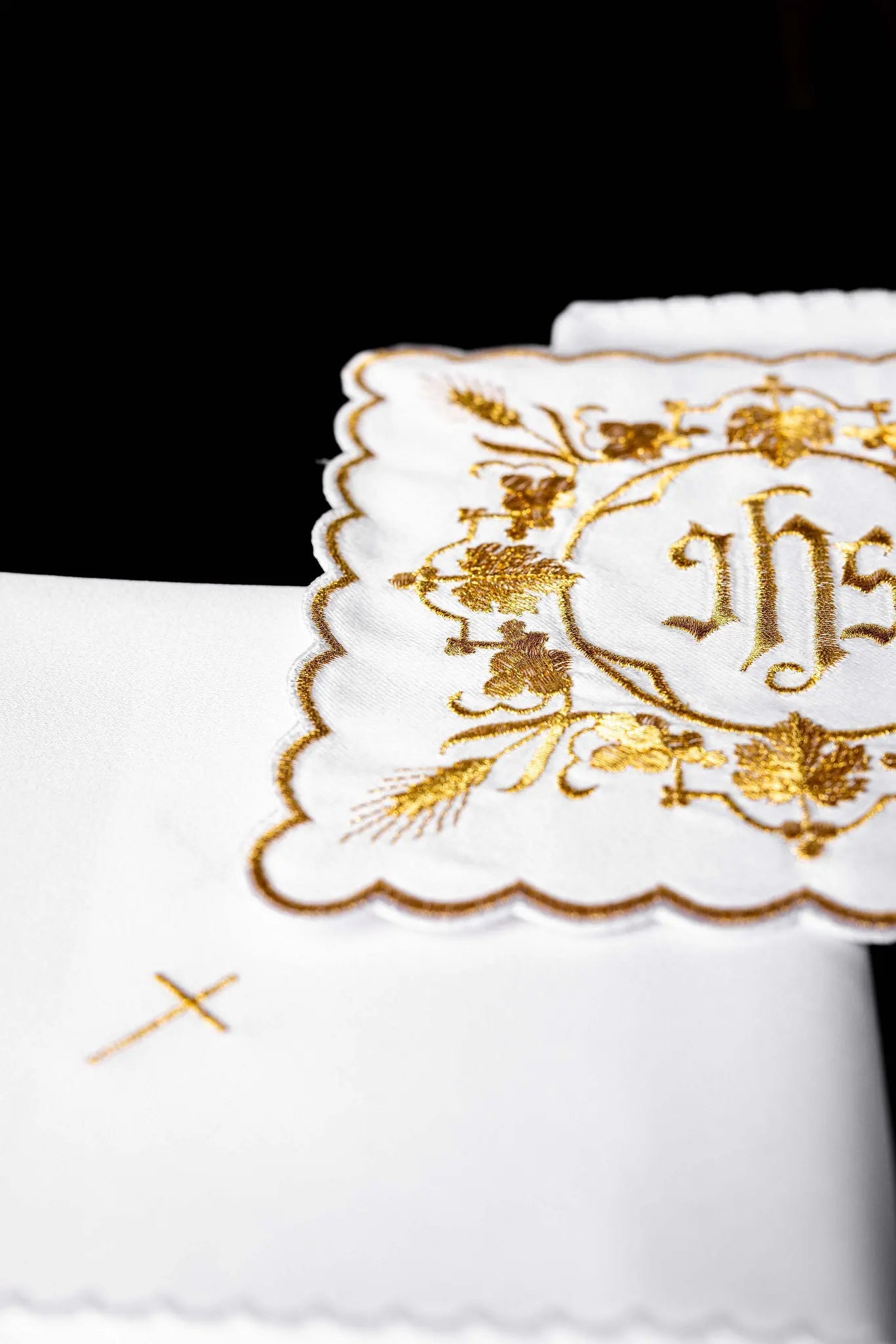 White chalice linen set with IHS embroidery - HAFTINA ATELIER