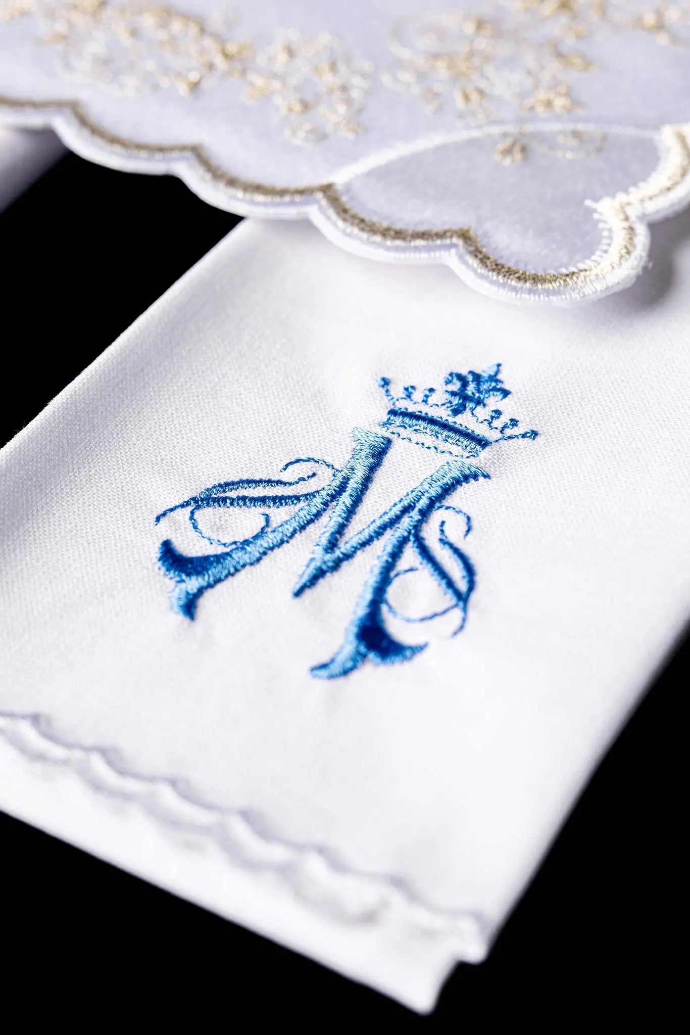 White Marian Chalice Linen Set with Gold Embroidery - HAFTINA ATELIER