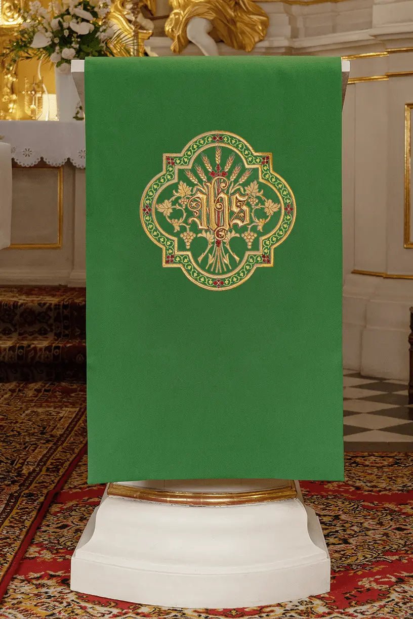 Serviette d'évangéliaire brodée d'or I JHS