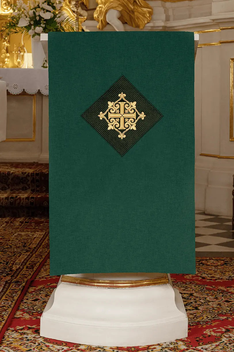 Napkin with embroidered cross for lectionary Green velvet