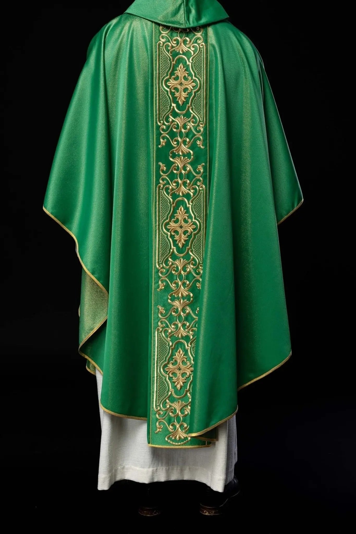 Chasuble verte richement brodée lustre