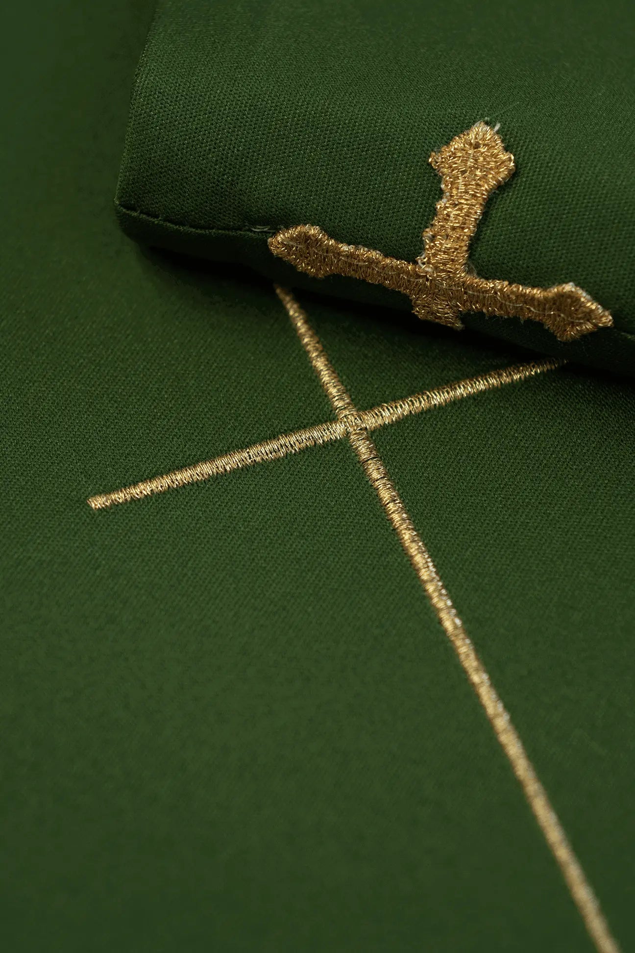 Green chasuble embroidered in minimalist design