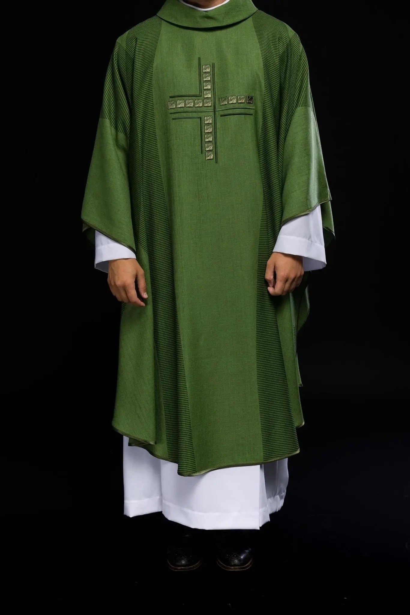 Chasuble liturgique verte avec croix