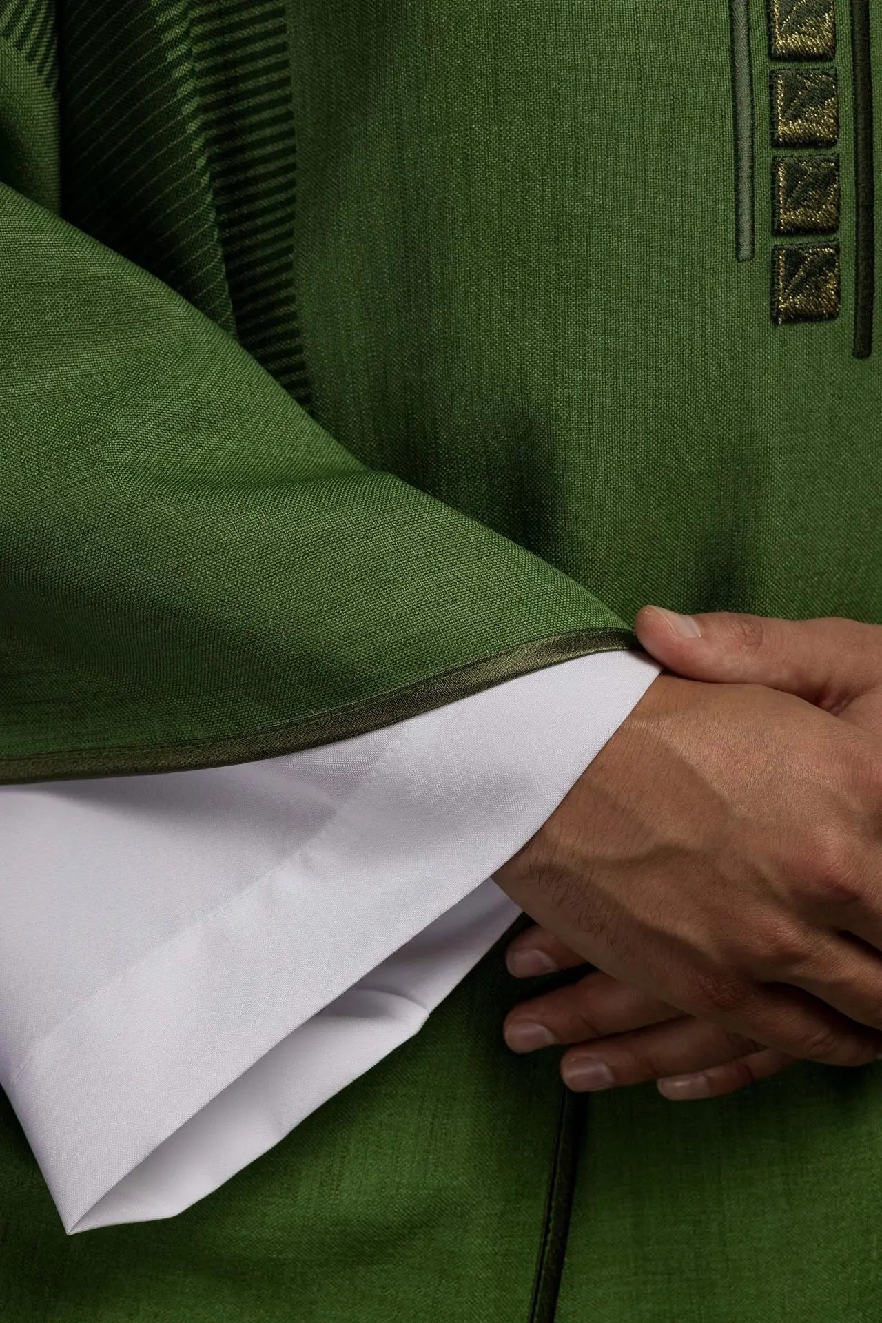 Chasuble liturgique verte avec croix