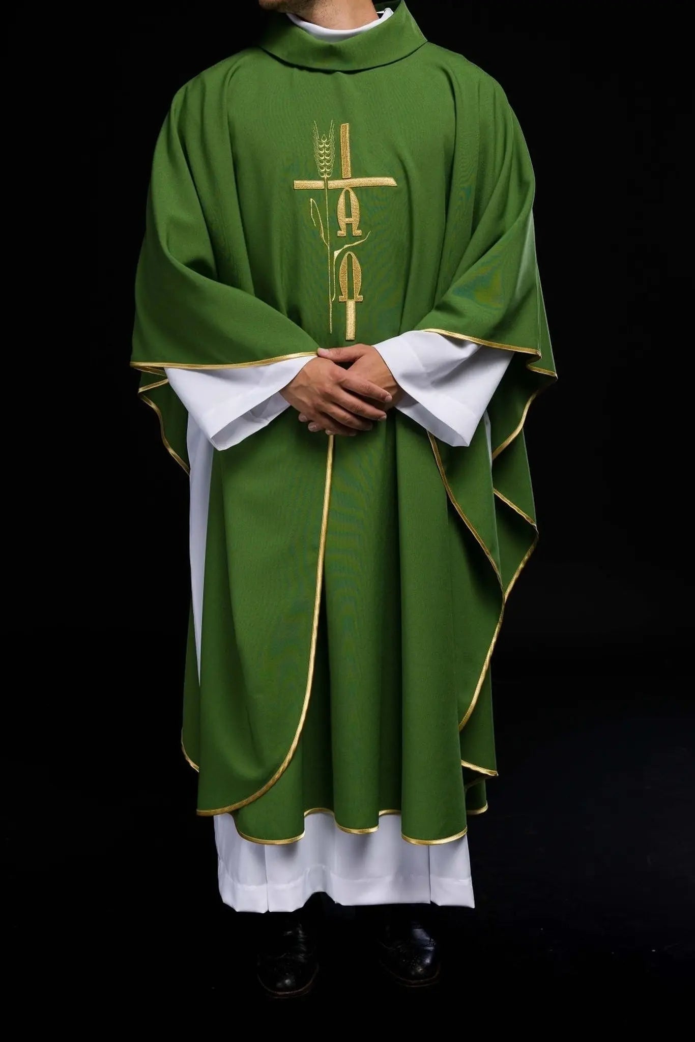 Chasuble verte avec broderie Alpha Omega