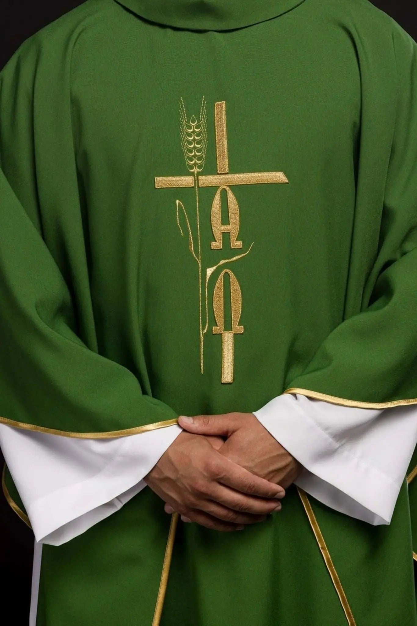 Chasuble verte avec broderie Alpha Omega