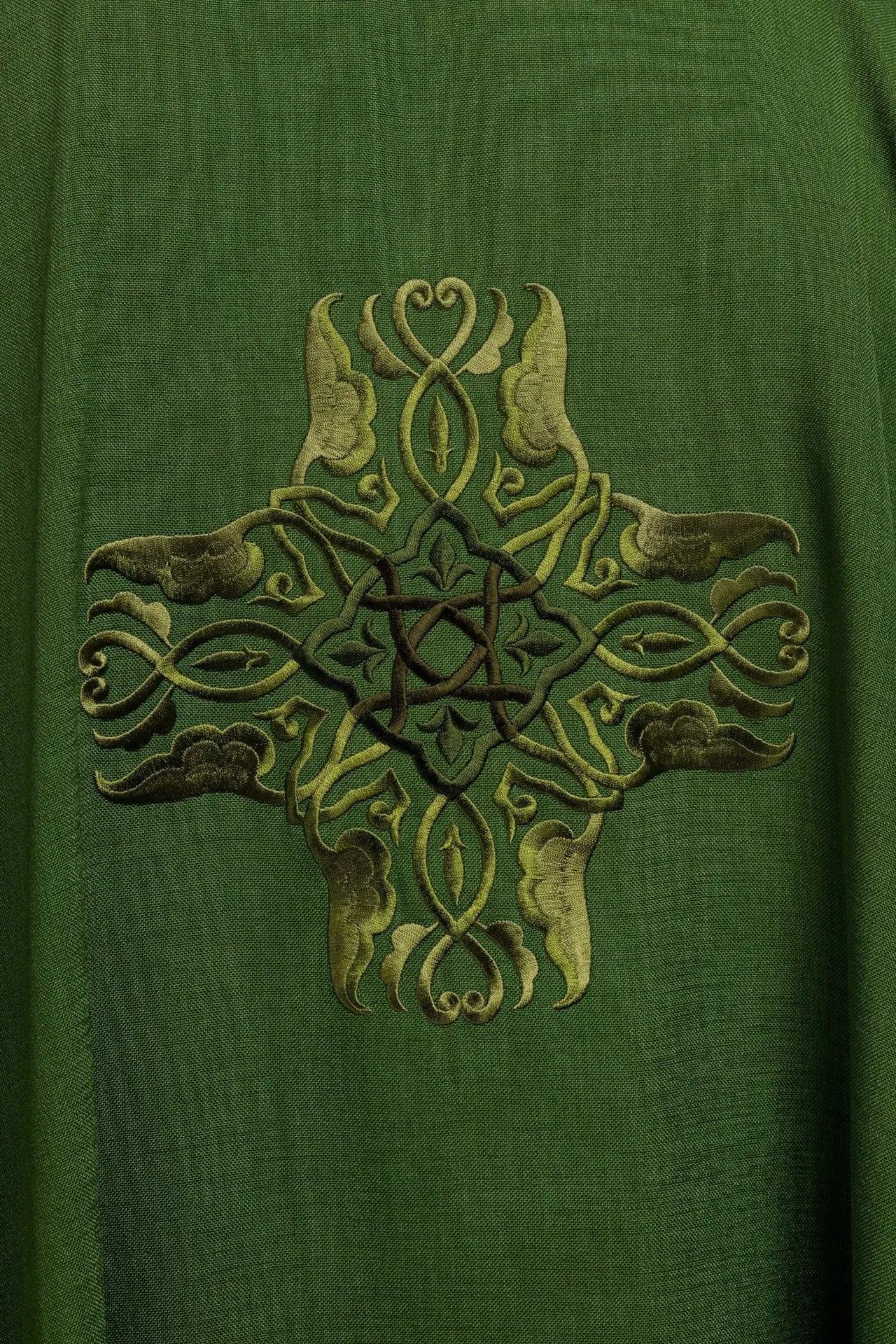 Chasuble verte avec broderie de la Croix