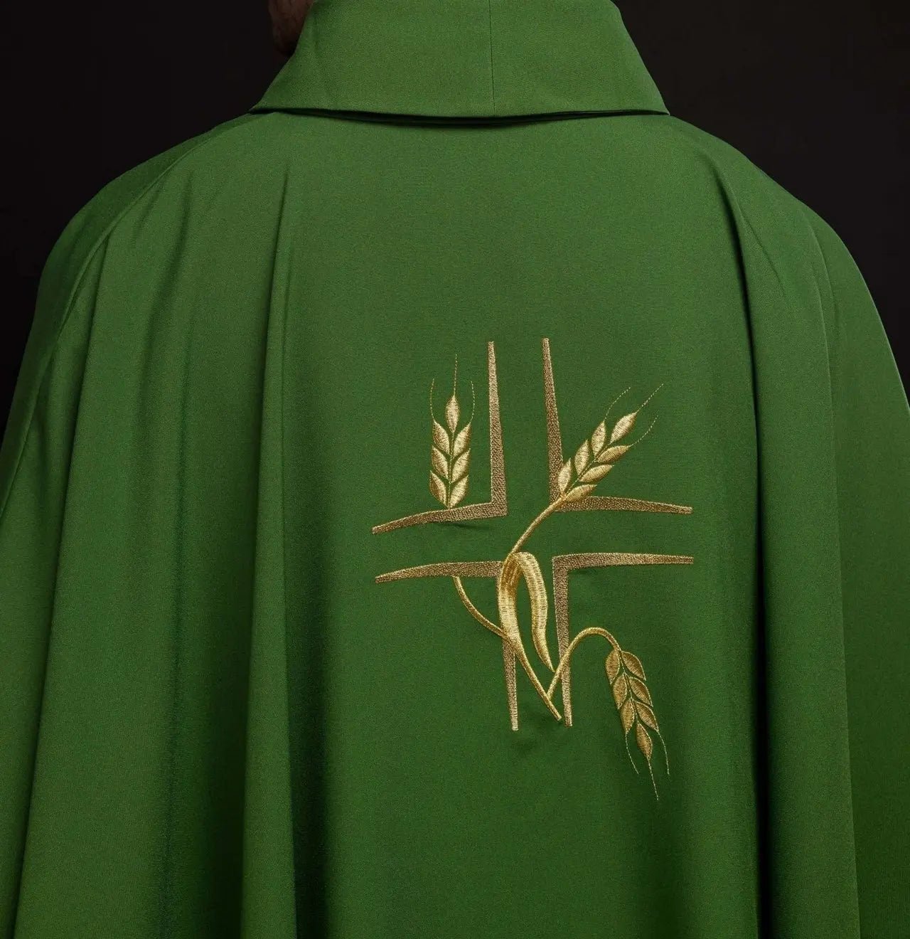 Chasuble verte avec broderie de la Croix et des Pointes