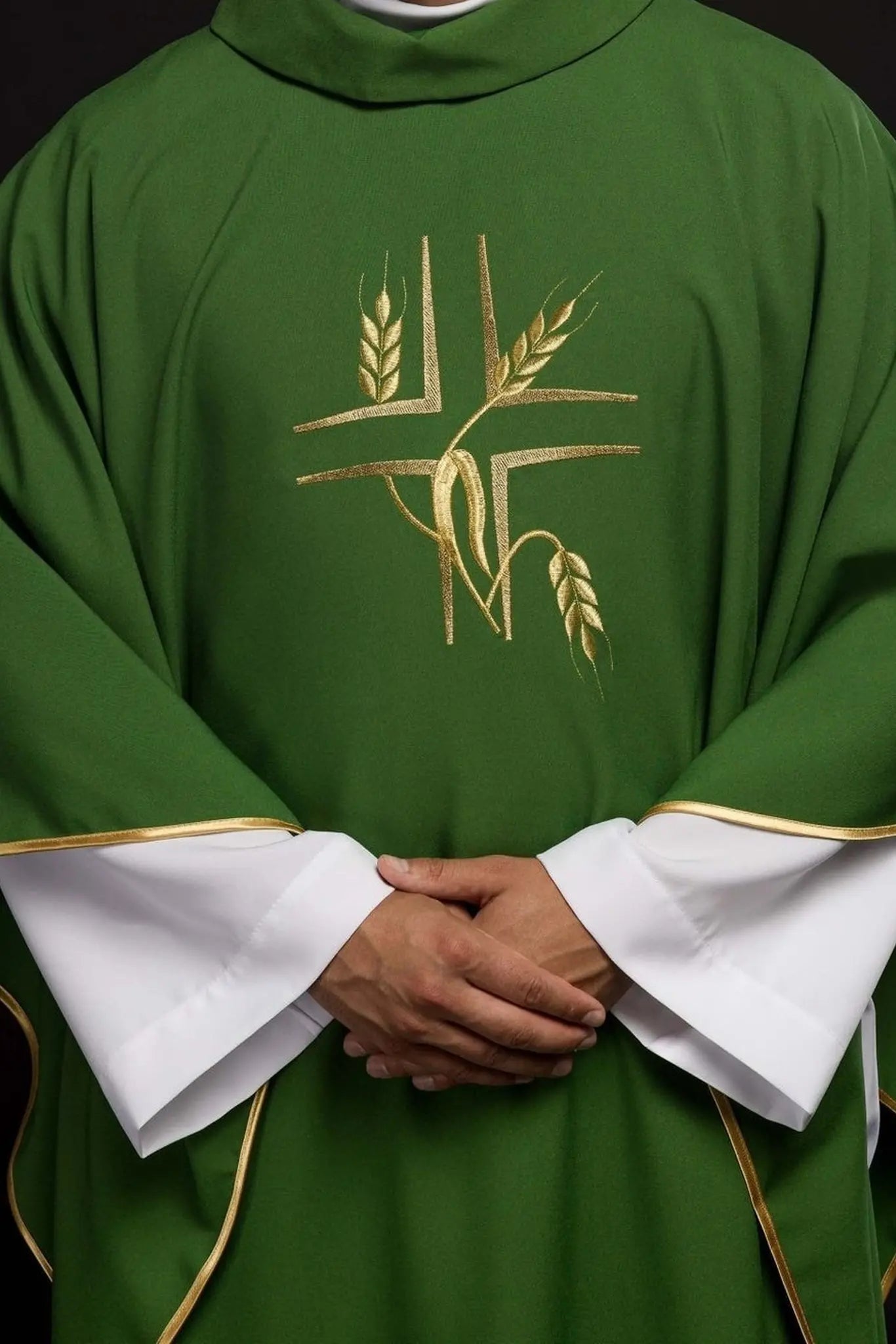 Chasuble verte avec broderie de la Croix et des Pointes