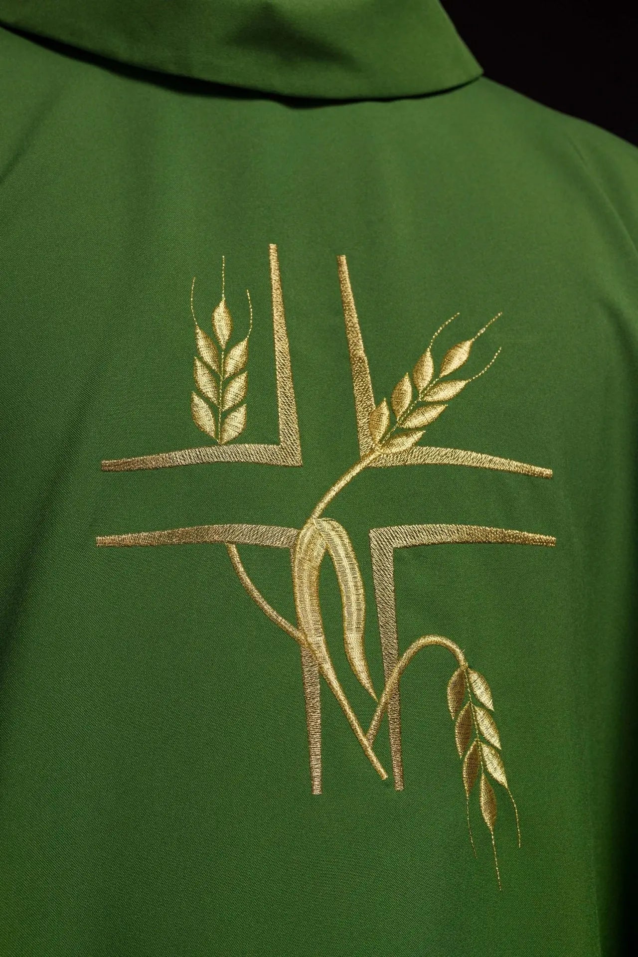 Chasuble verte avec broderie de la Croix et des Pointes