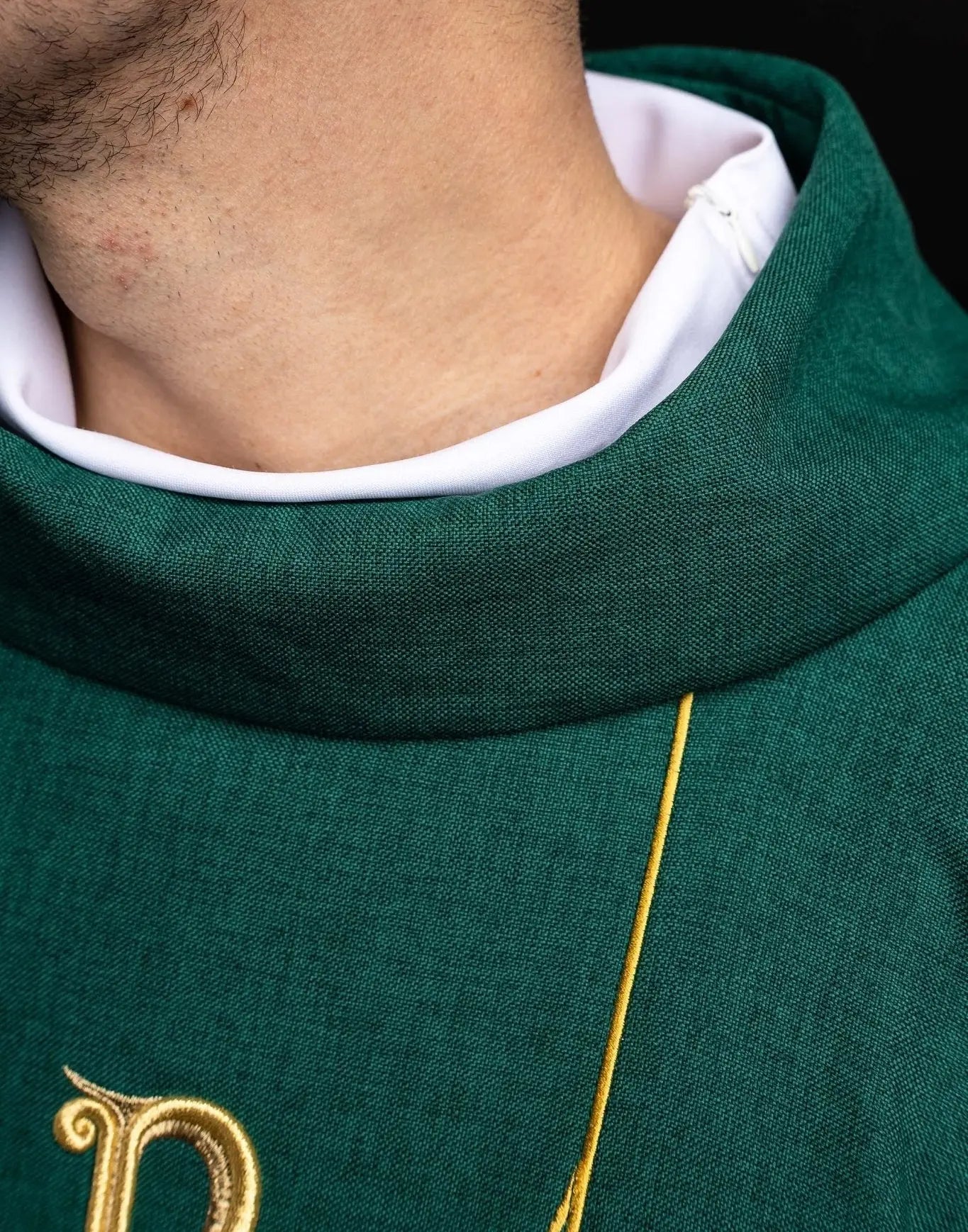 Chasuble verte avec bande PAX brodée