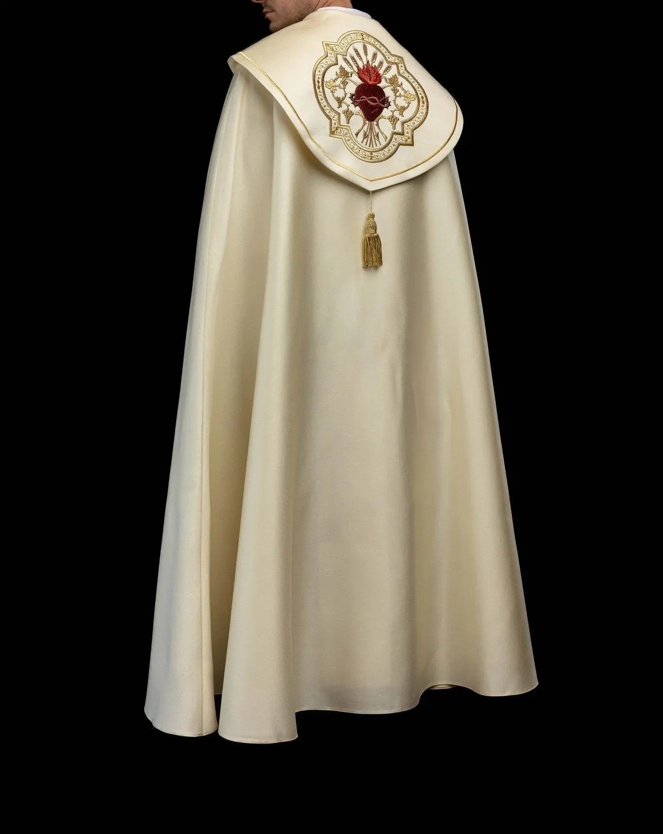 Chape liturgique avec broderie du Sacré-Cœur de Jésus