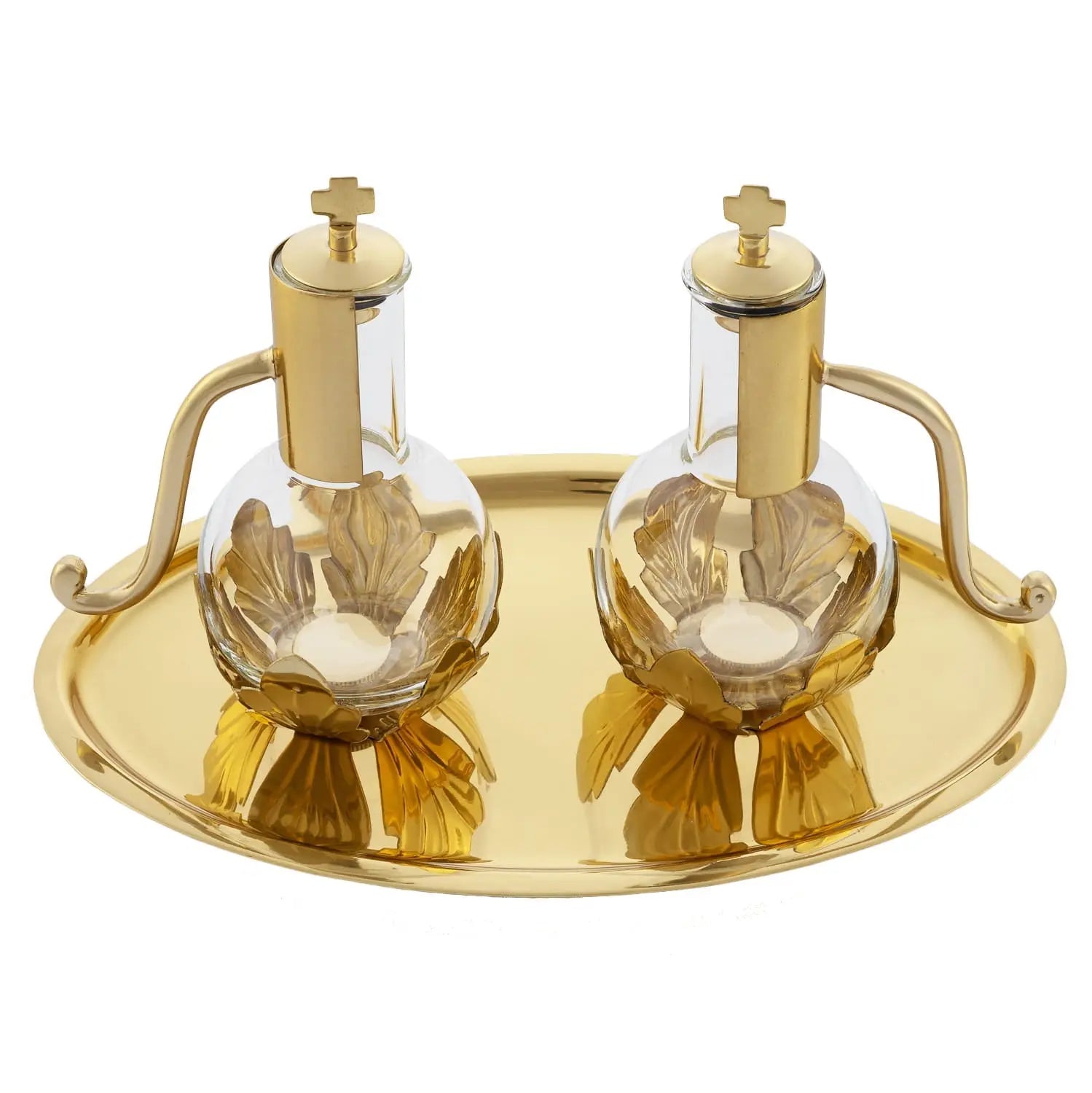 Carafes en verre pour vin et eau avec plateau en laiton
