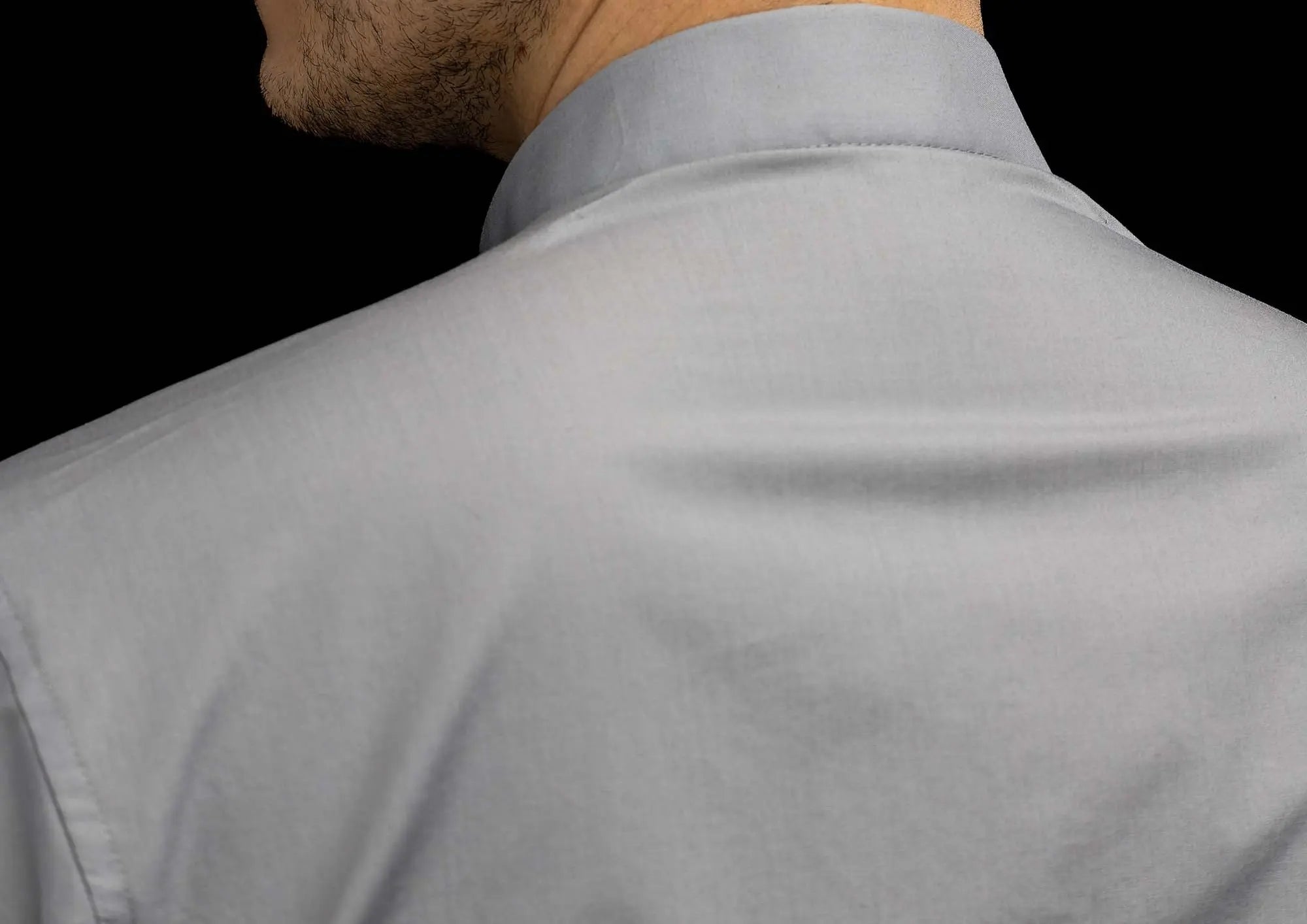 Chemise ecclésiastique gris clair manches courtes avec patte de col