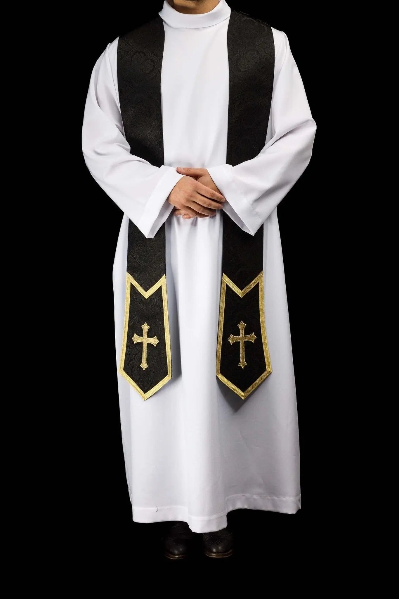 Étole noire en jacquard avec Croix brodée