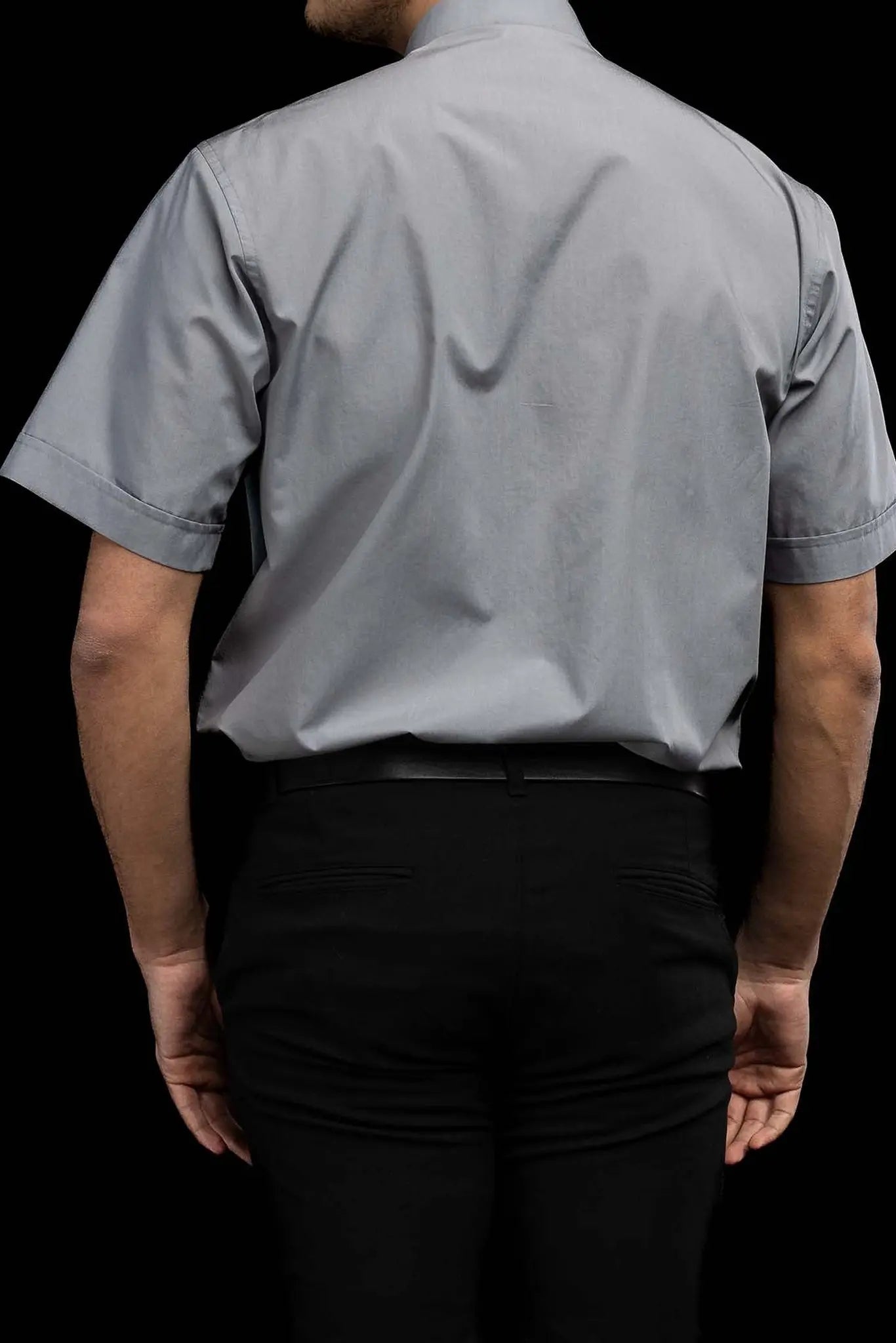 Chemise ecclésiastique gris clair manches courtes avec patte de col