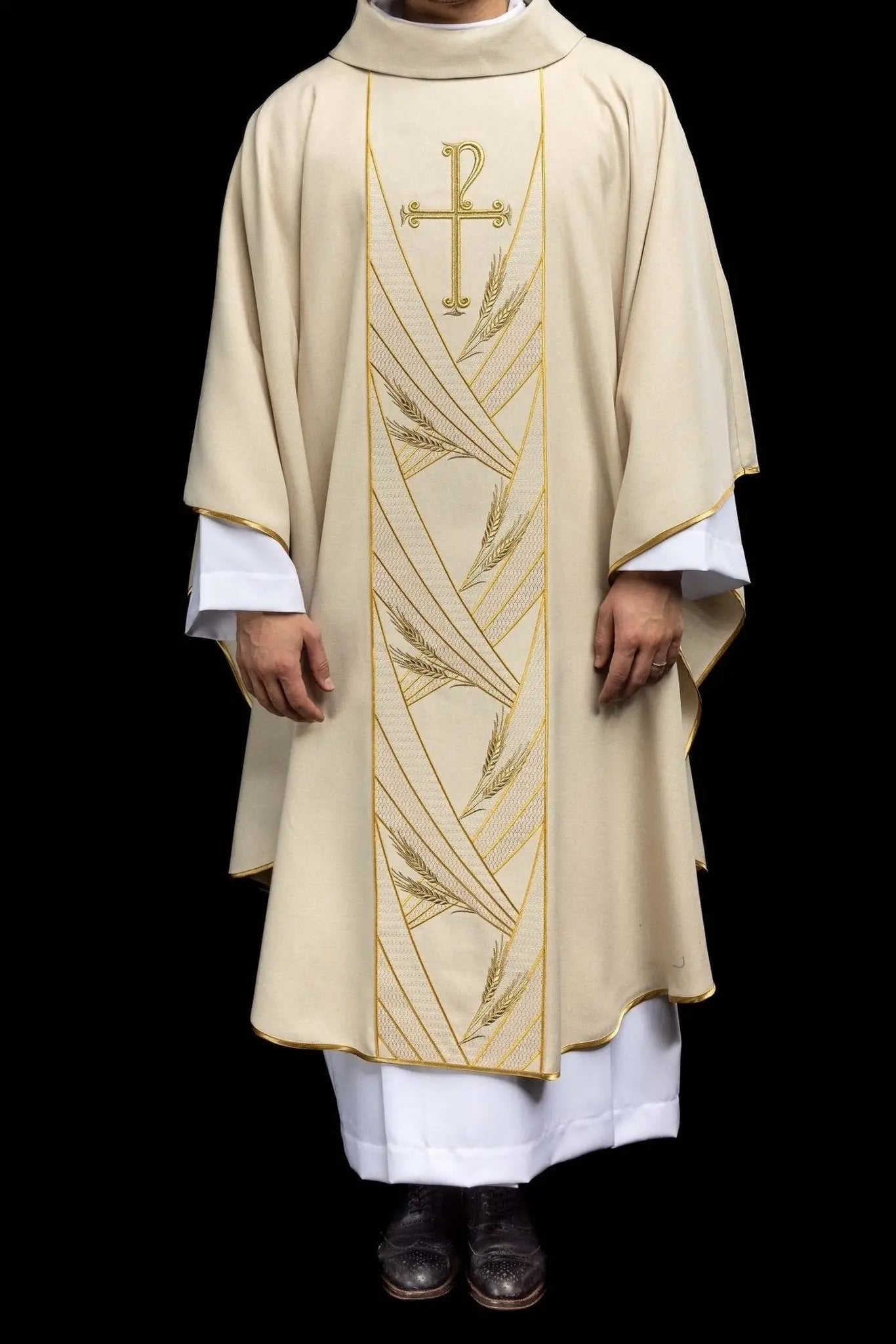 Chasuble écrue avec bande PAX brodée