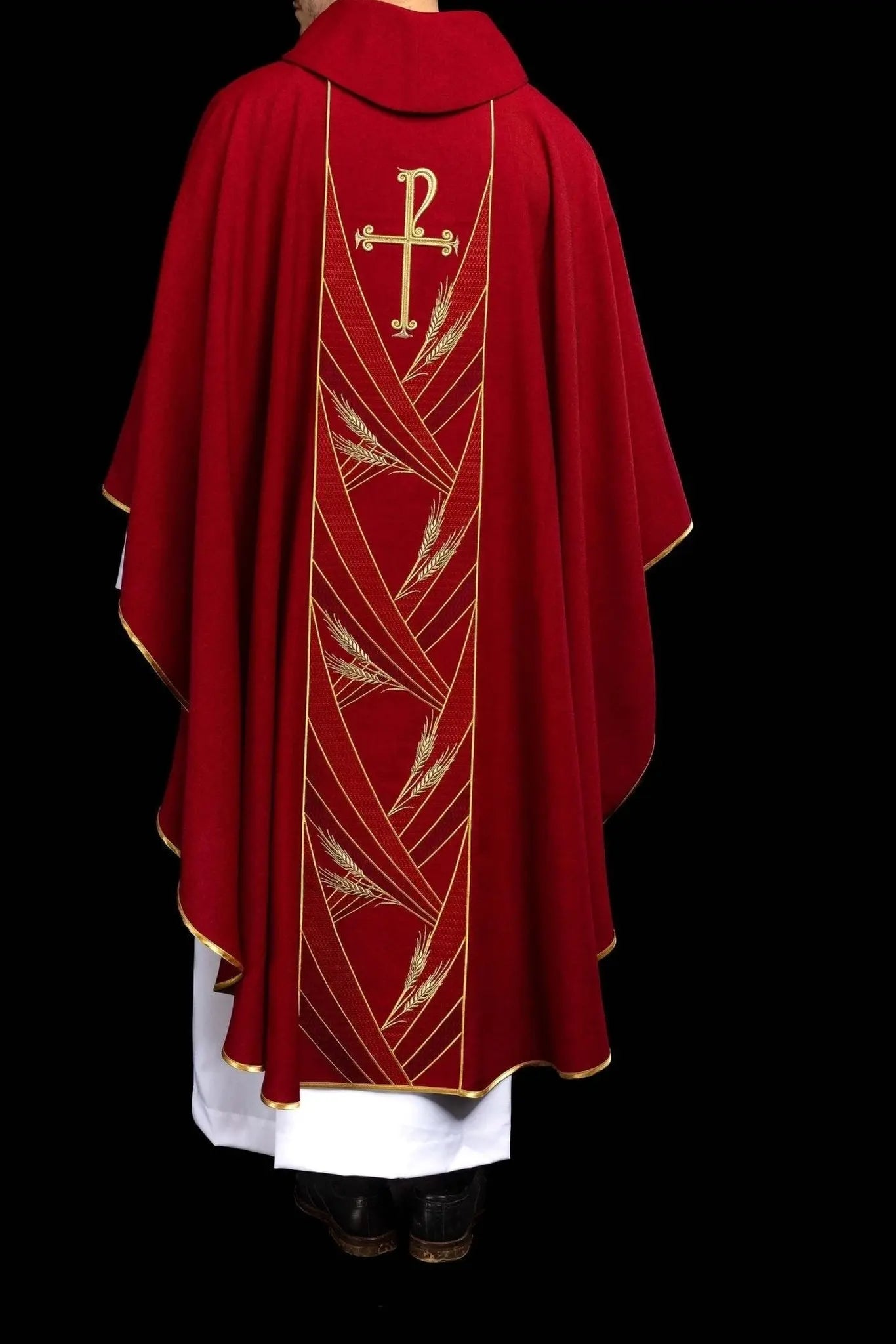 Chasuble rouge avec bande PAX brodée