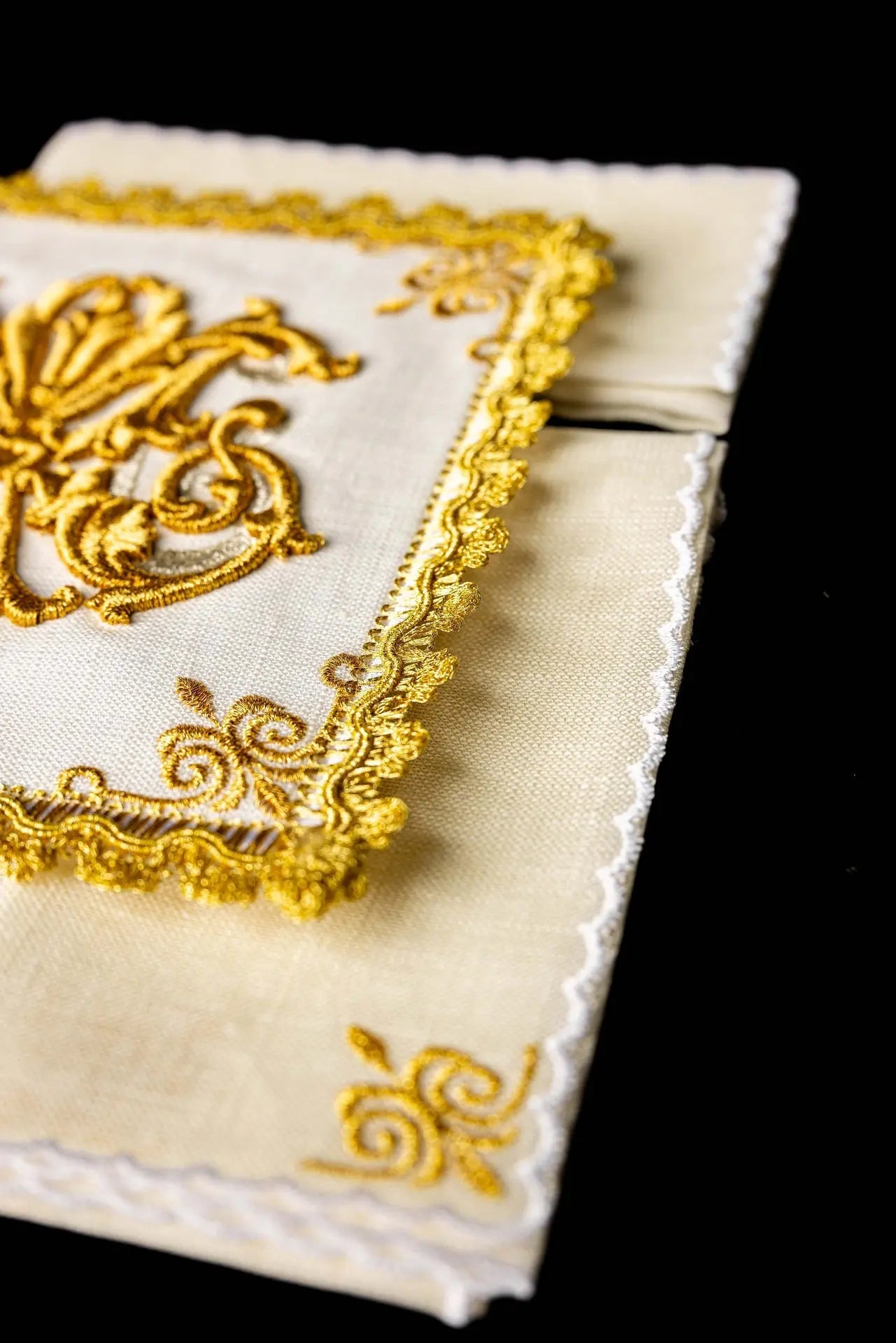Lin blanc de calice brodé marial Ornements dorés LEN