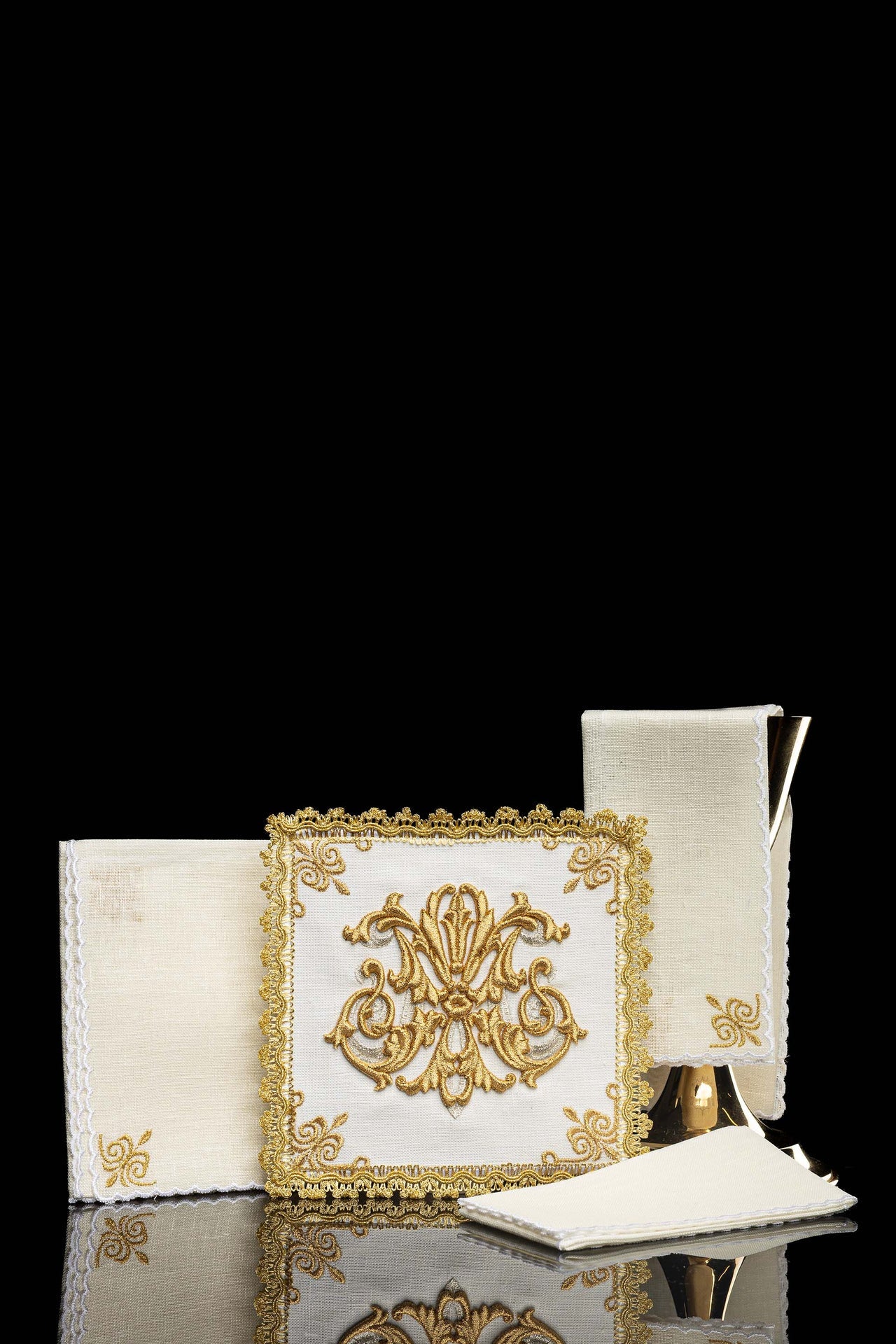 Lin blanc de calice brodé marial Ornements dorés LEN