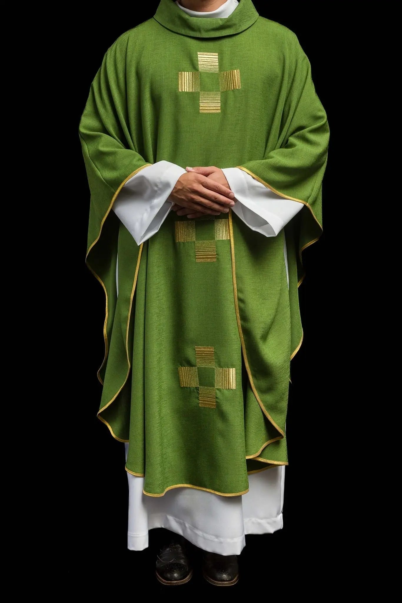 Chasuble avec croix brodées en vert