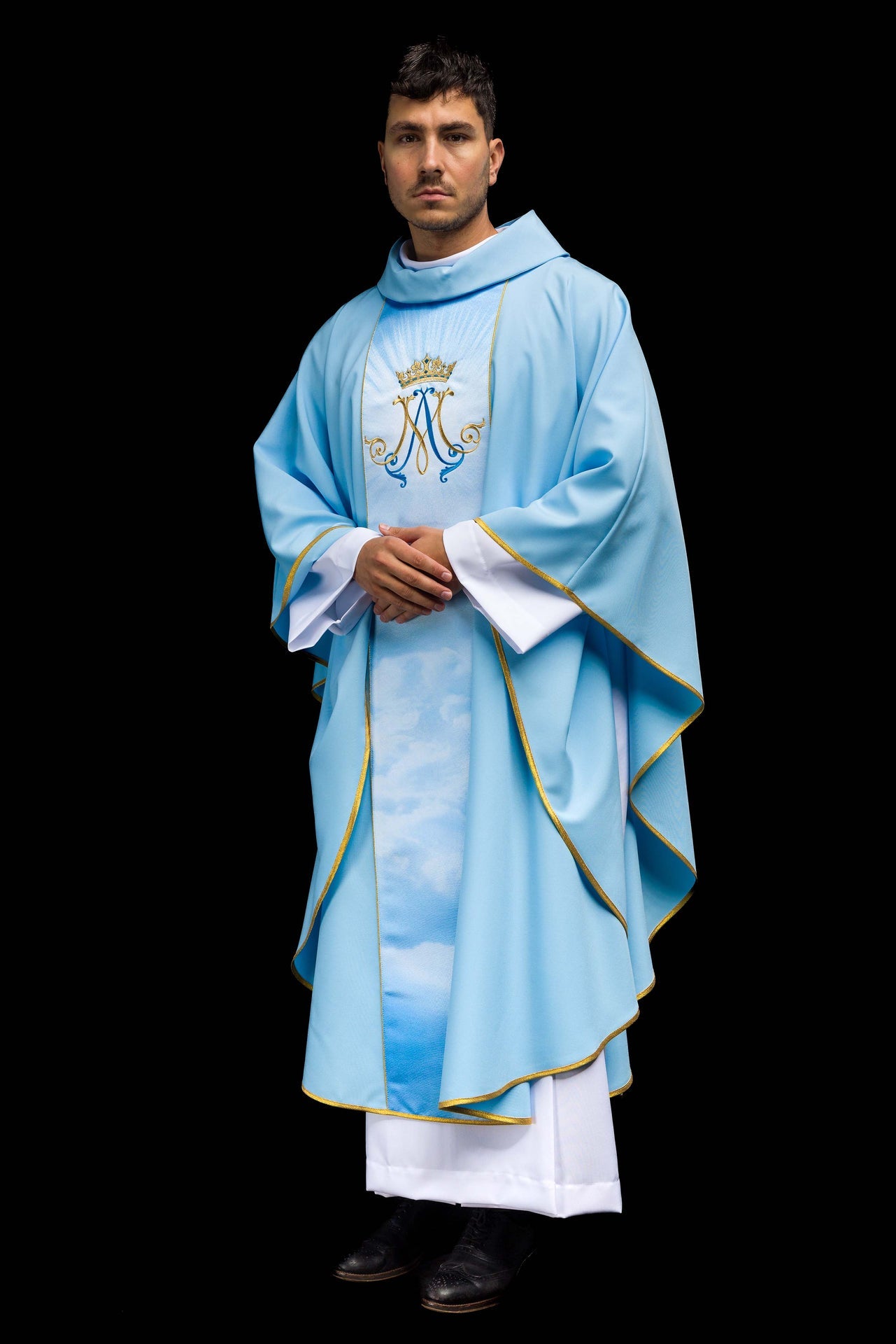 Chasuble liturgique bleue mariale avec ceinture sublimée et brodée