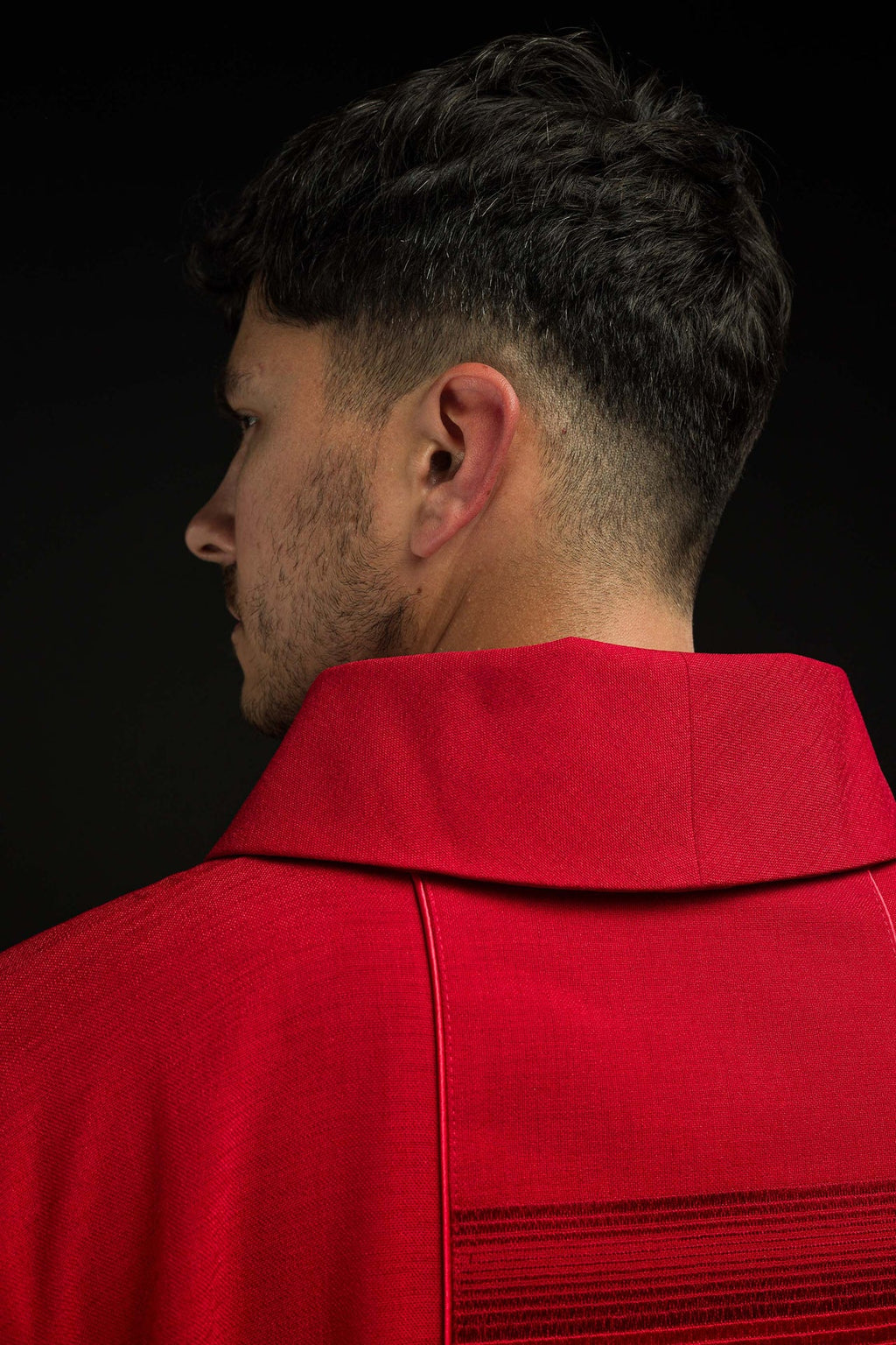 Ornat haftowany z Krzyżami w kolorze czerwonym - ORNATY.PL