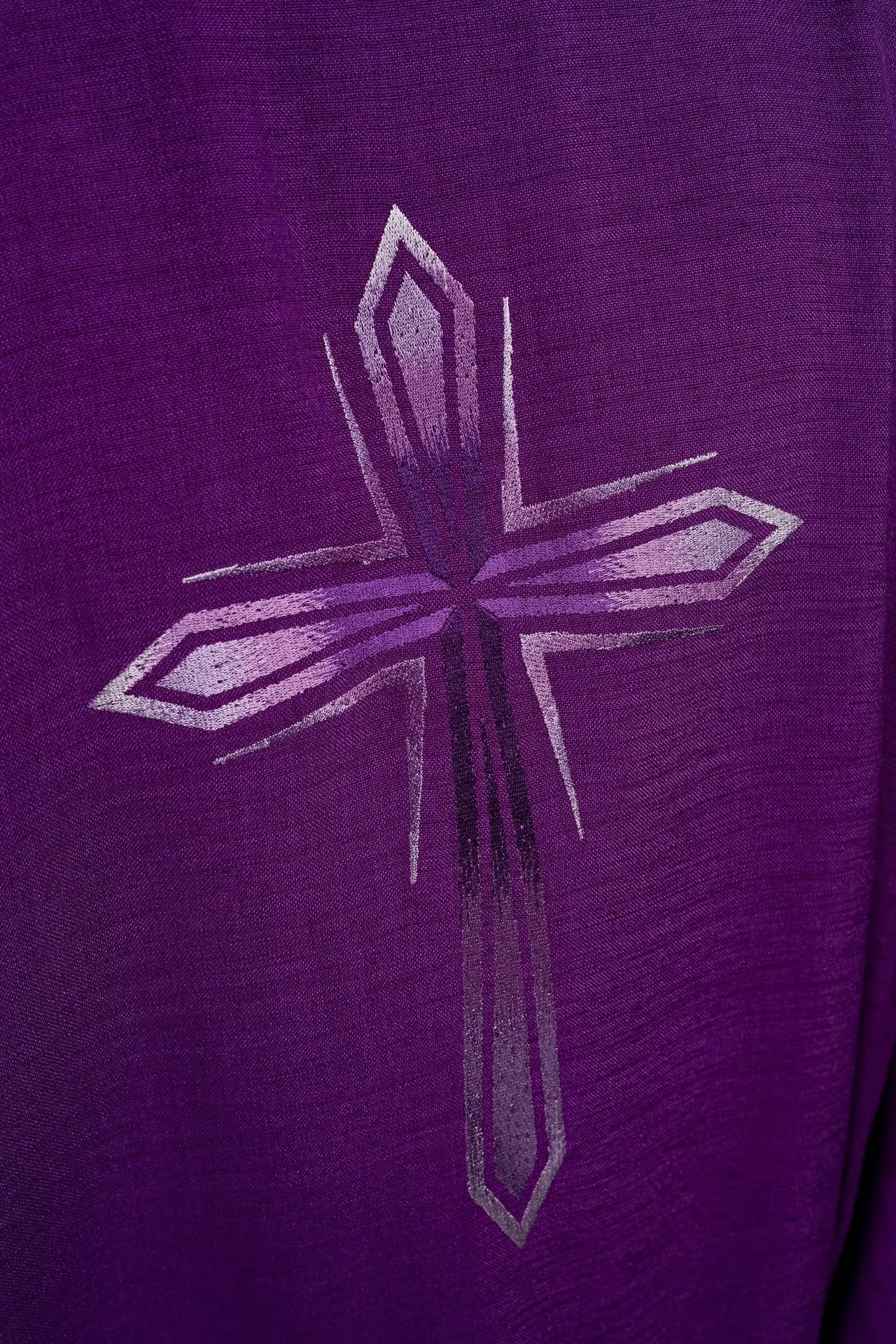 Chasuble brodée en violet