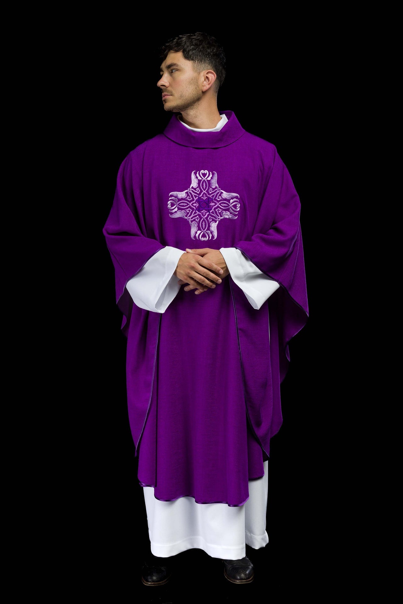 Ornat fioletowy z haftem Krzyża - ORNATY.PL
