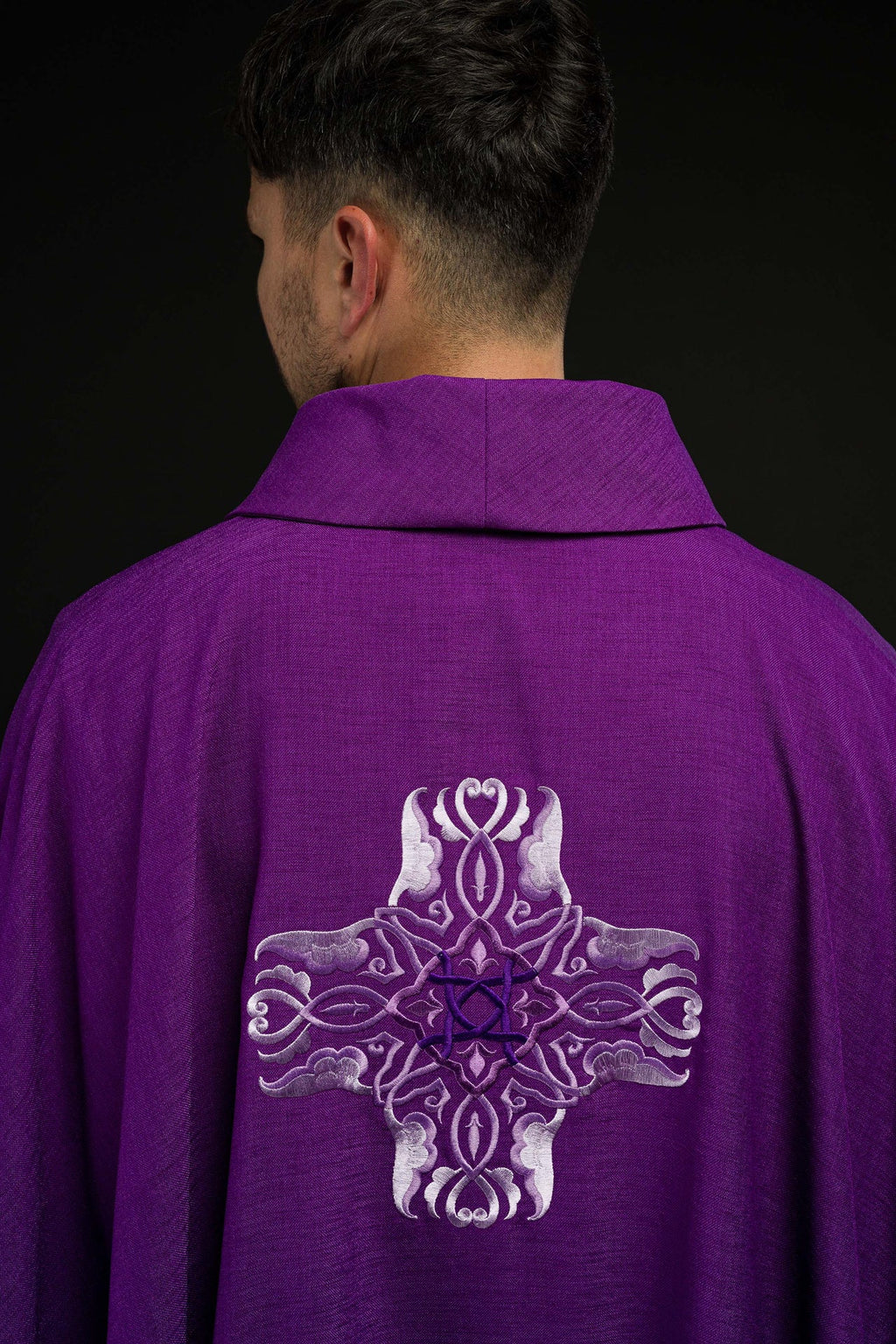 Ornat fioletowy z haftem Krzyża - ORNATY.PL