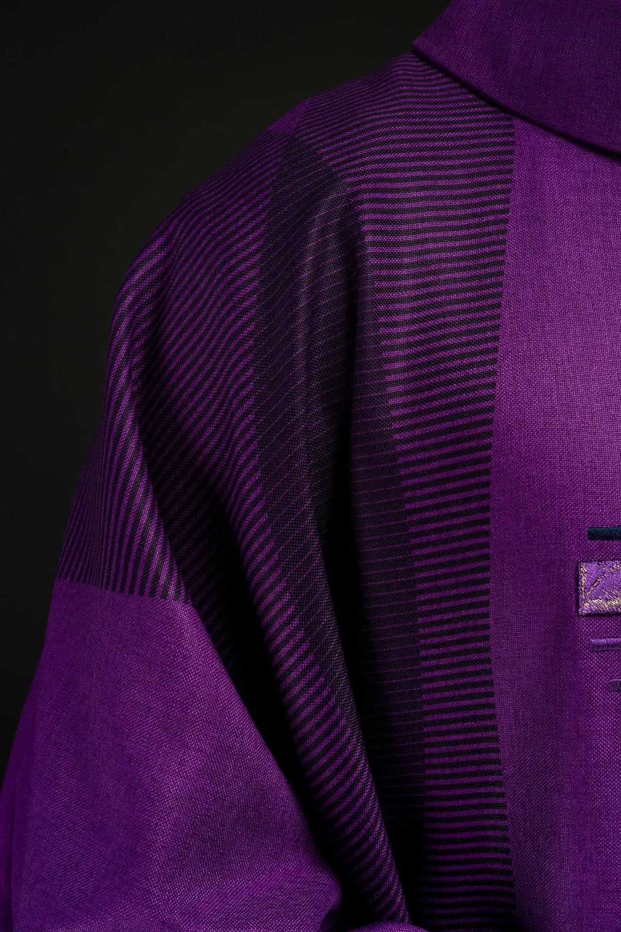 Chasuble violette avec croix