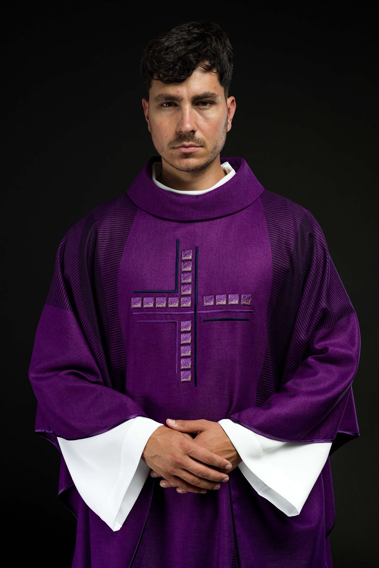 Fioletowy ornat z Krzyżem - ORNATY.PL