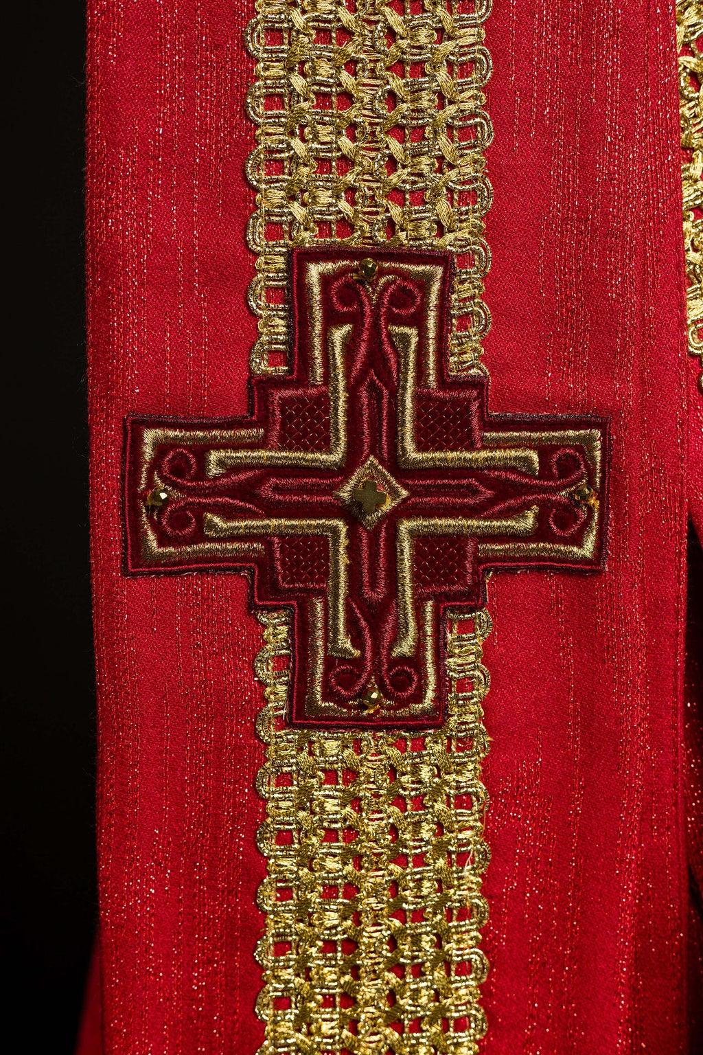 Ręcznie wykonany ornat z naturalnymi kamieniami Handmade 7015 Czerwony - ORNATY.PL